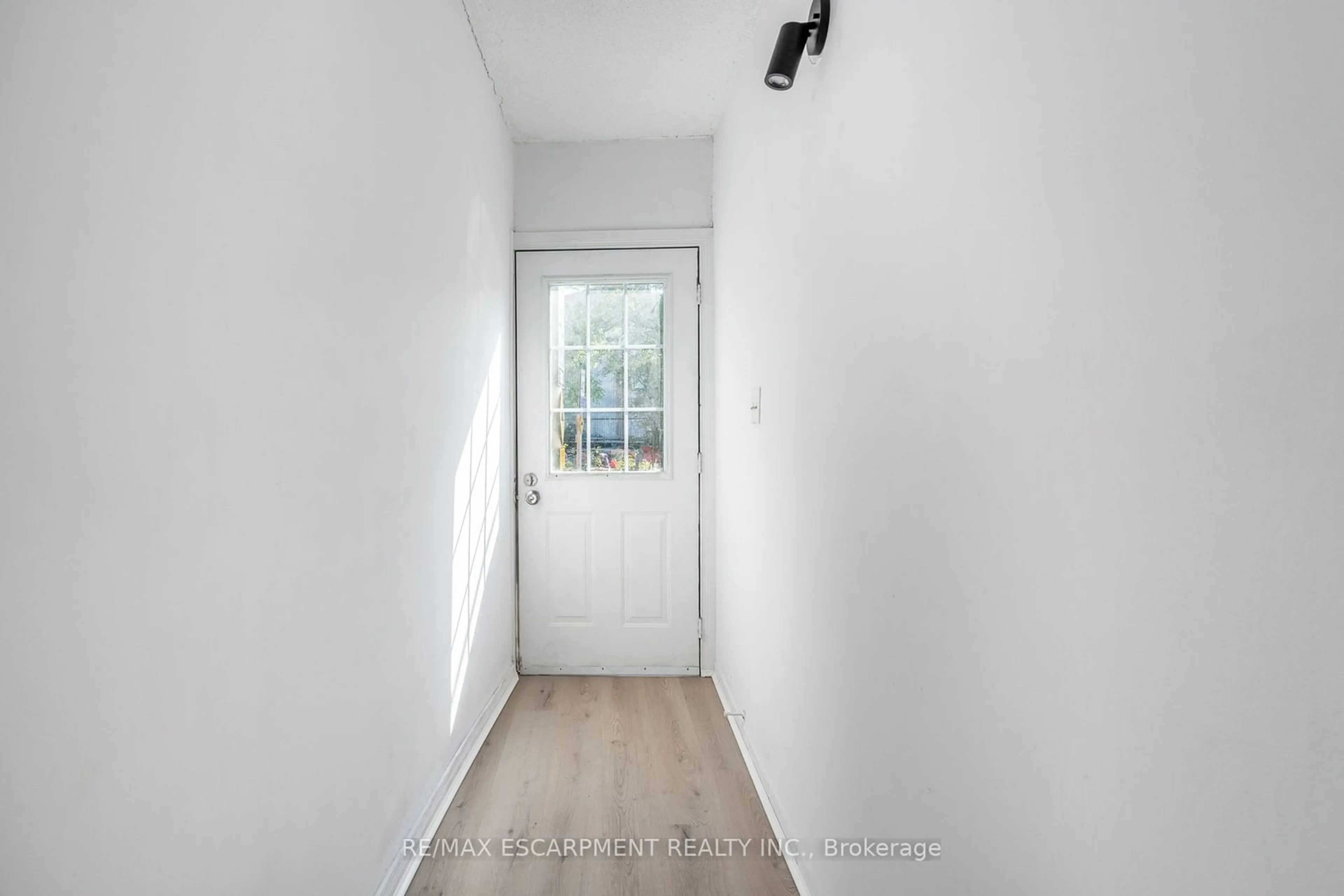 Indoor entryway, not visible floor for 213 Caroline St, Hamilton Ontario L8R 2S2