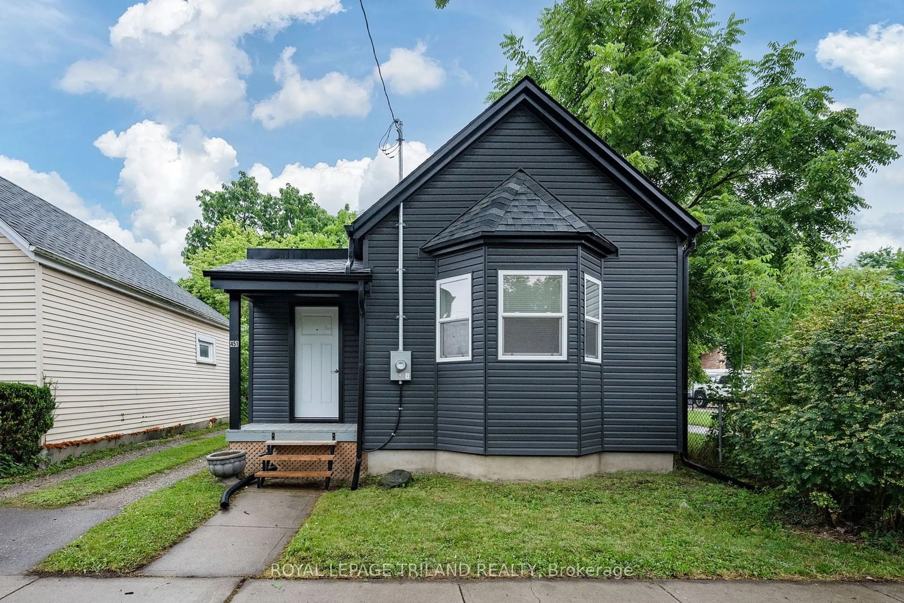 Frontside or backside of a home, cottage for 451 South St, London Ontario N6B 1C1