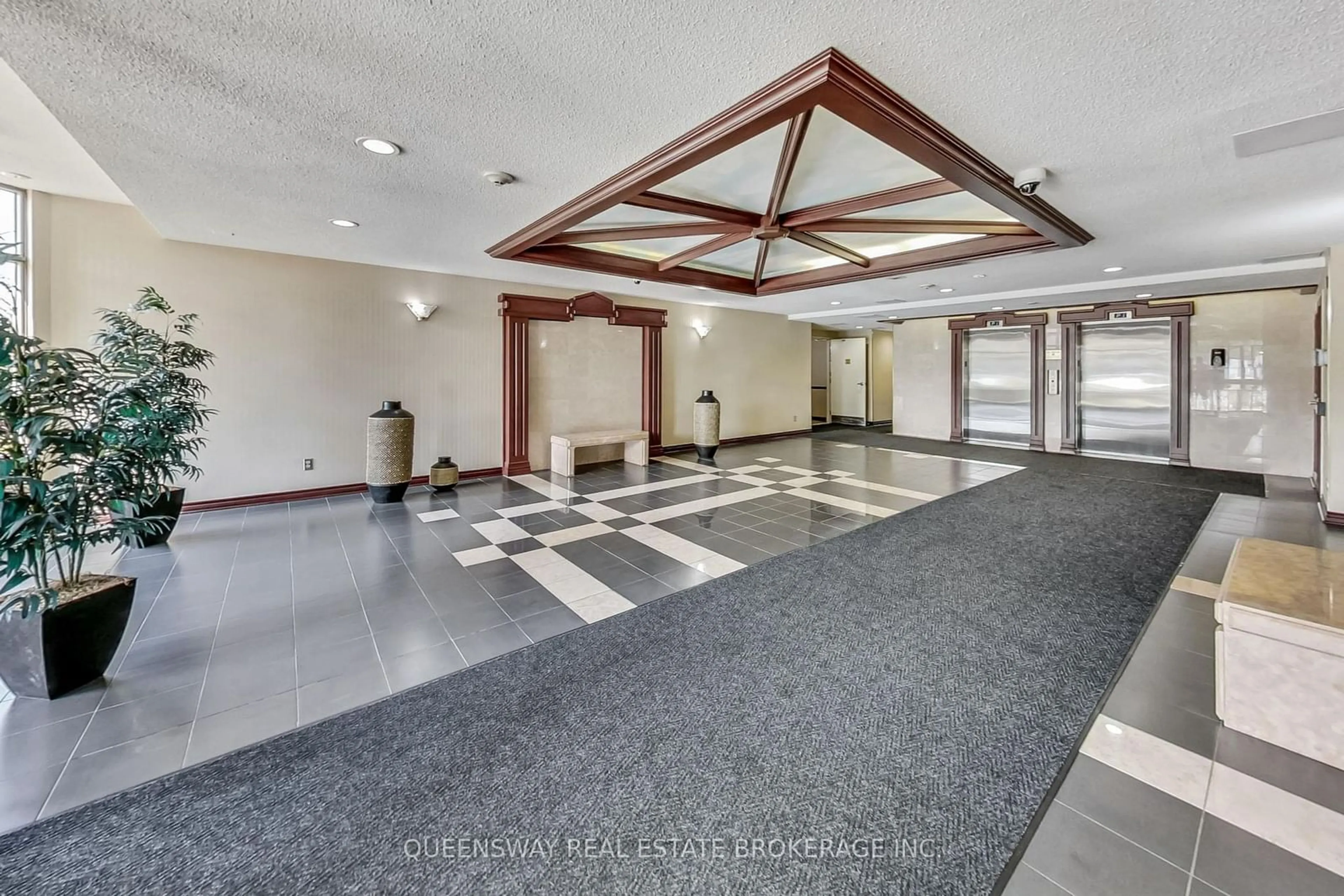 Indoor lobby, unknown floor for 495 #8 Highway #501, Hamilton Ontario L8G 5E1