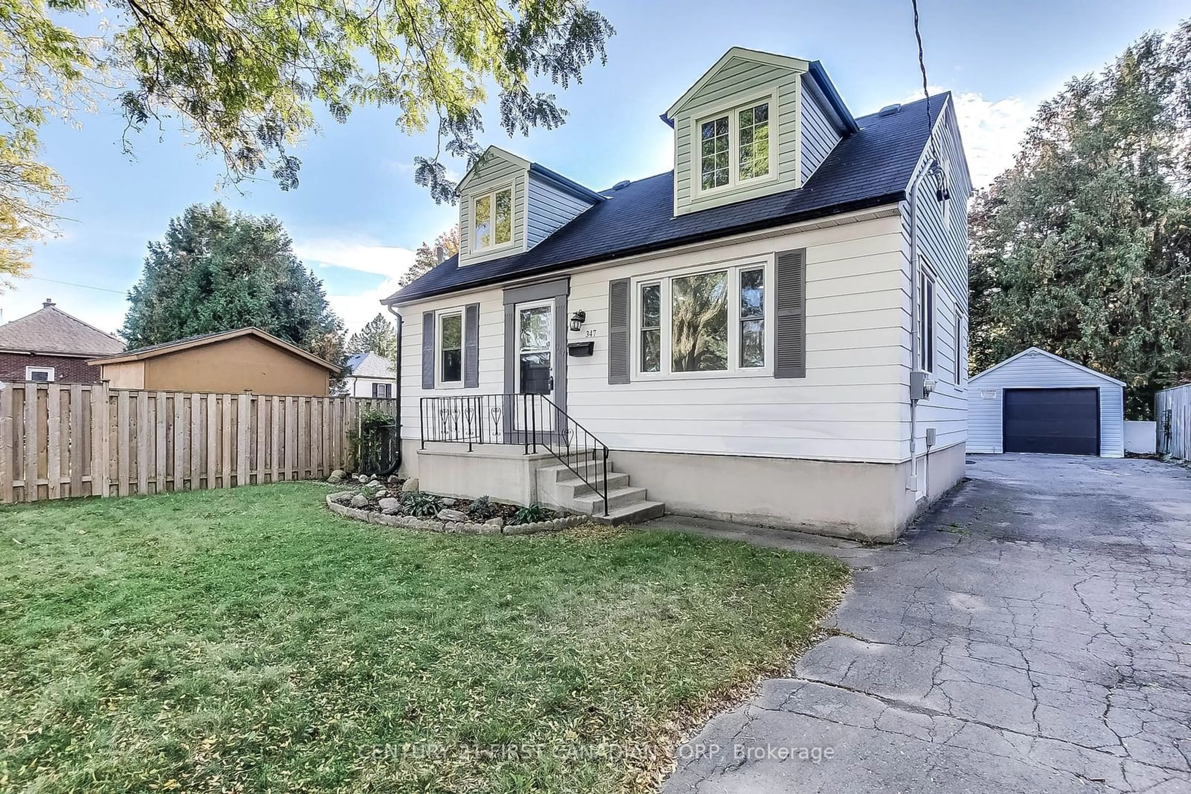 Frontside or backside of a home, cottage for 347 Thiel St, London Ontario N5W 4P7