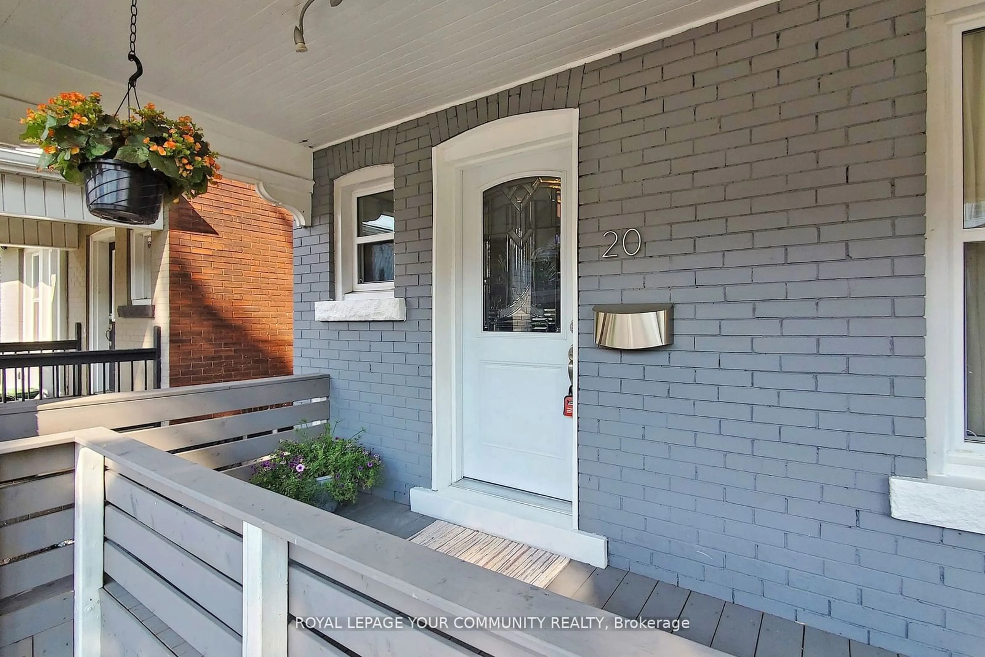 Indoor entryway, wood floors for 20 Barnesdale Ave, Hamilton Ontario L8L 6R6