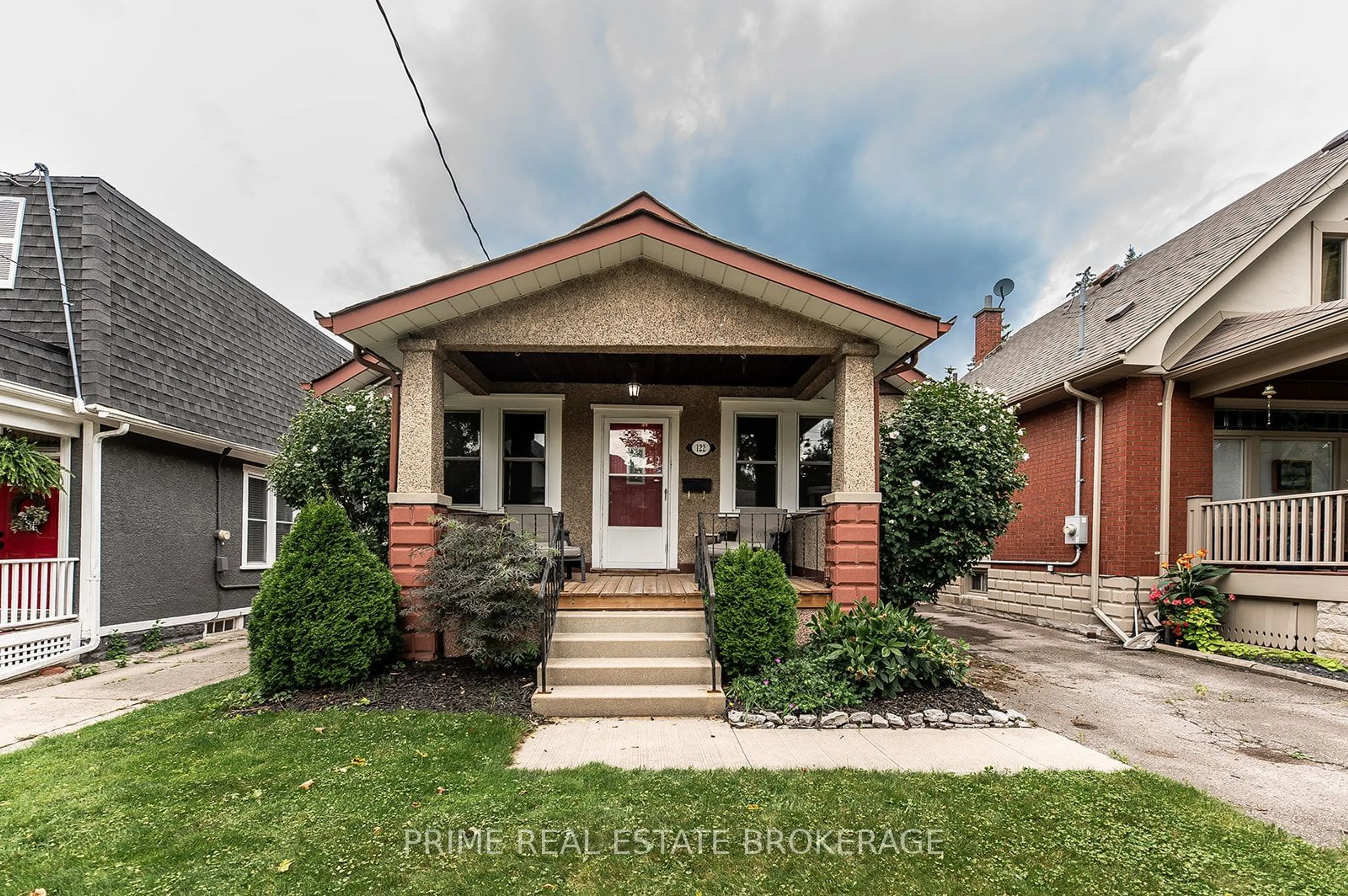 Frontside or backside of a home, cottage for 122 Langarth St, London Ontario N6C 1Z2