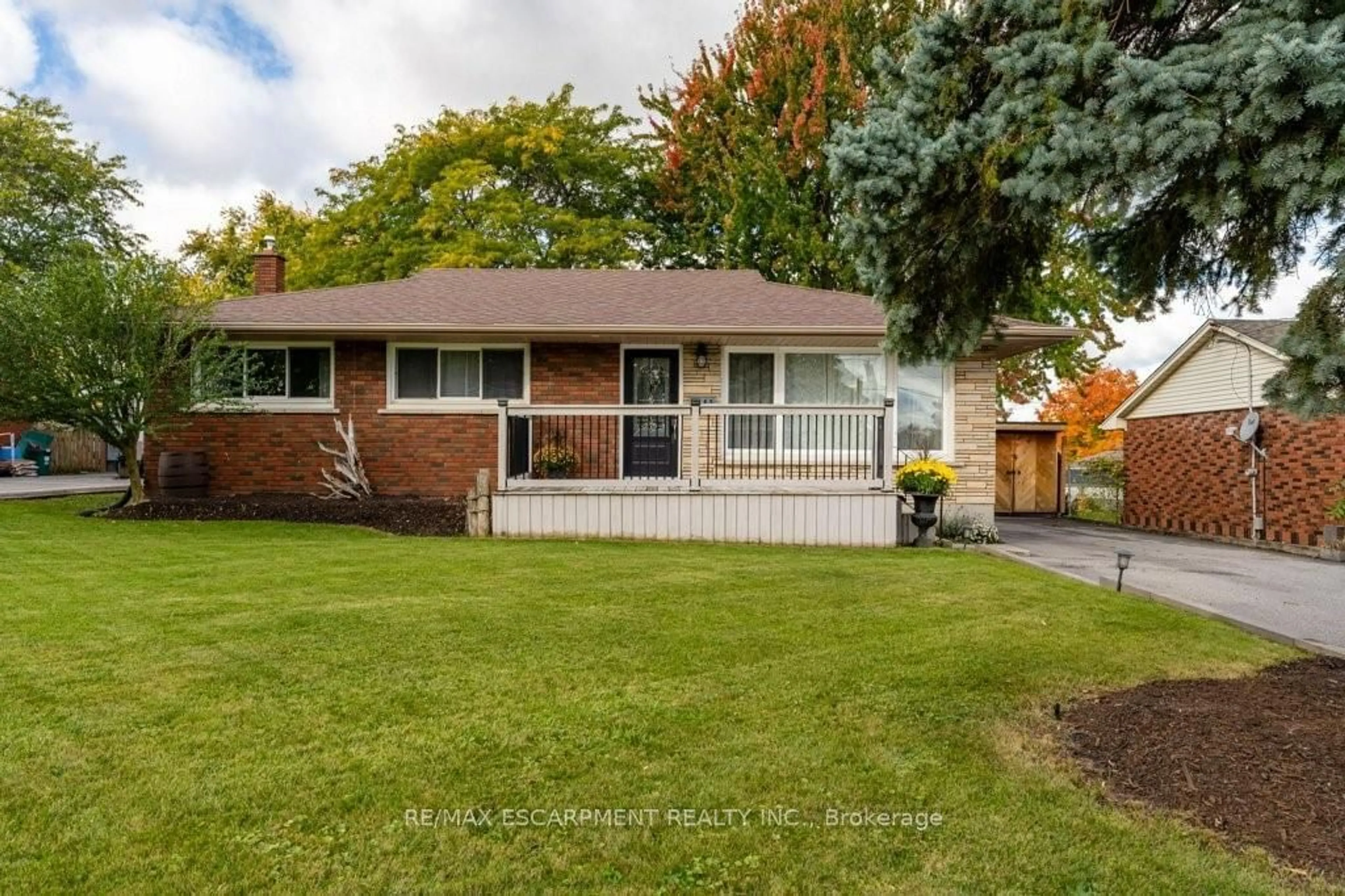 Frontside or backside of a home, cottage for 4082 Hixon St, Lincoln Ontario L3J 0L2