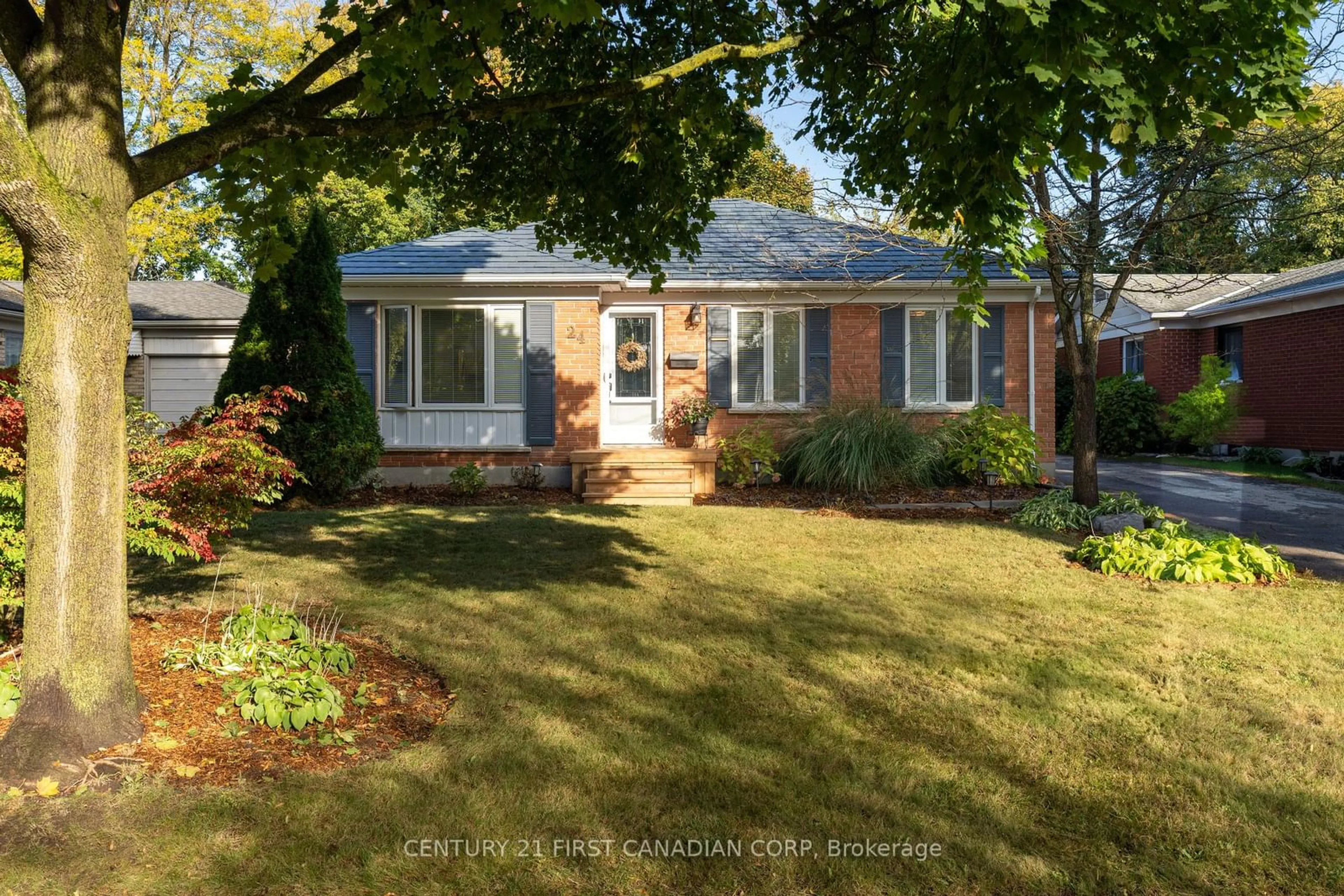 Frontside or backside of a home, cottage for 24 Chapple Hill Rd, London Ontario N6G 2H3