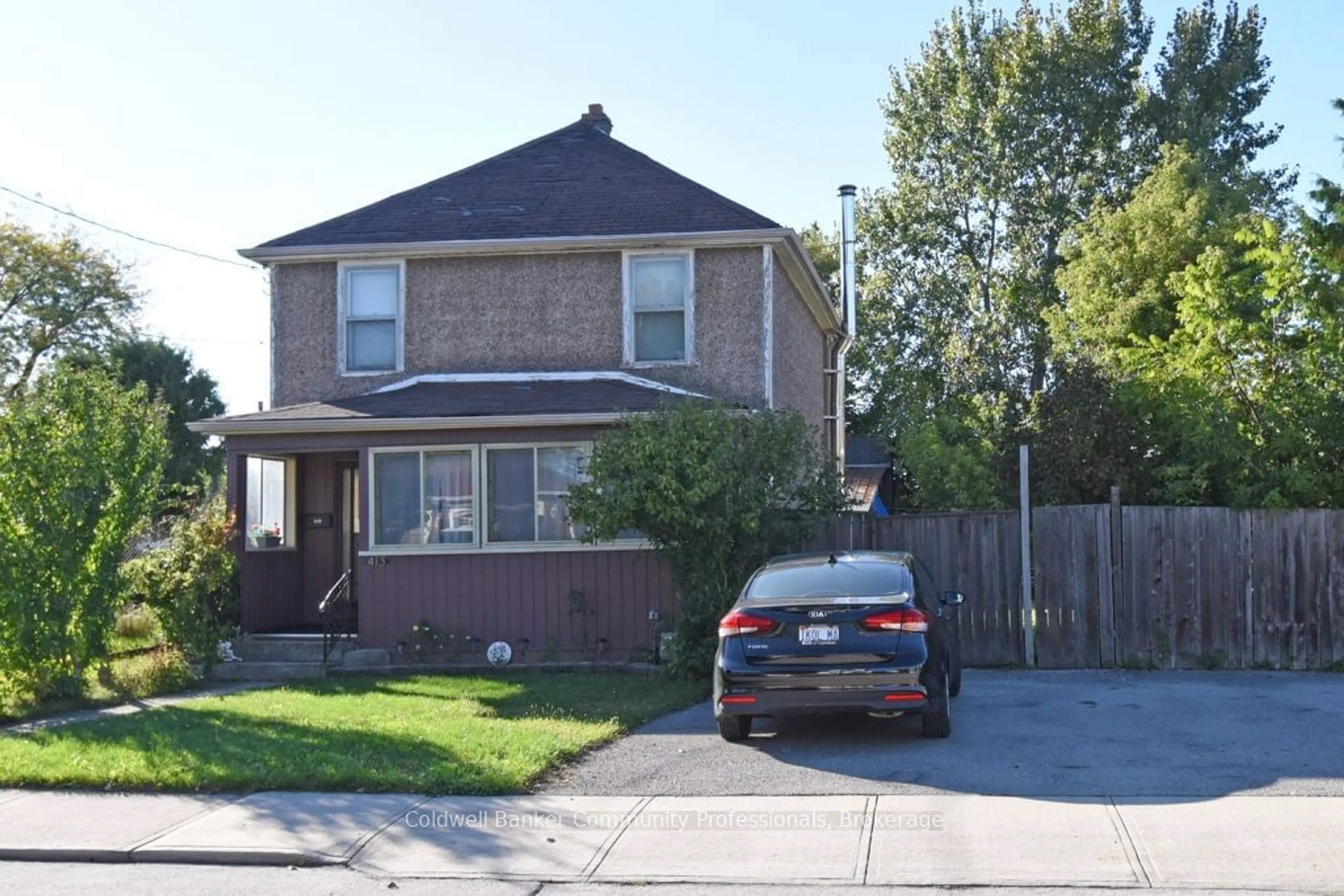 Frontside or backside of a home, the street view for 413 Brunswick St, Hamilton Ontario L8H 6S3