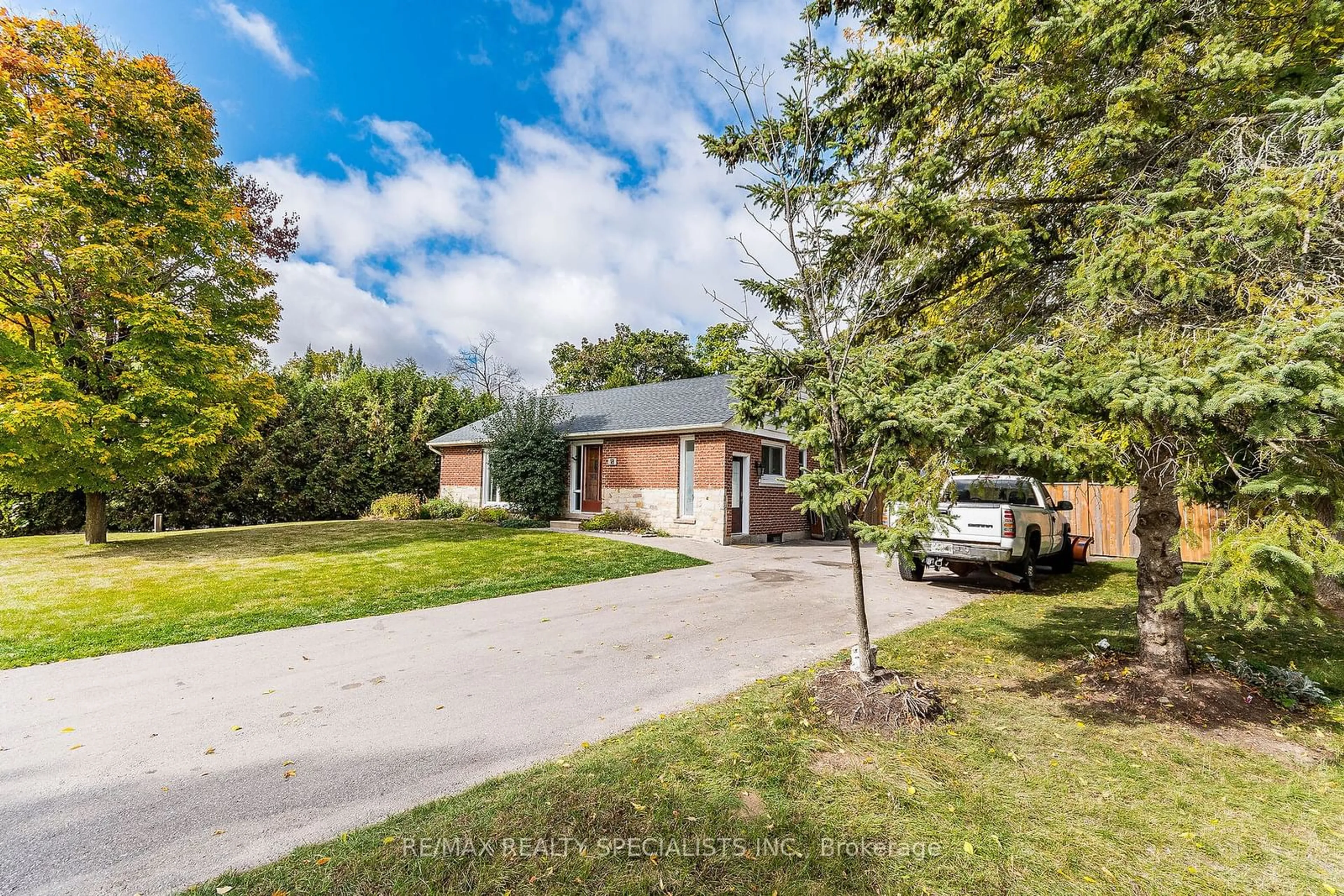 A pic from exterior of the house or condo, the street view for 18 Carberry St, Erin Ontario N0B 1T0