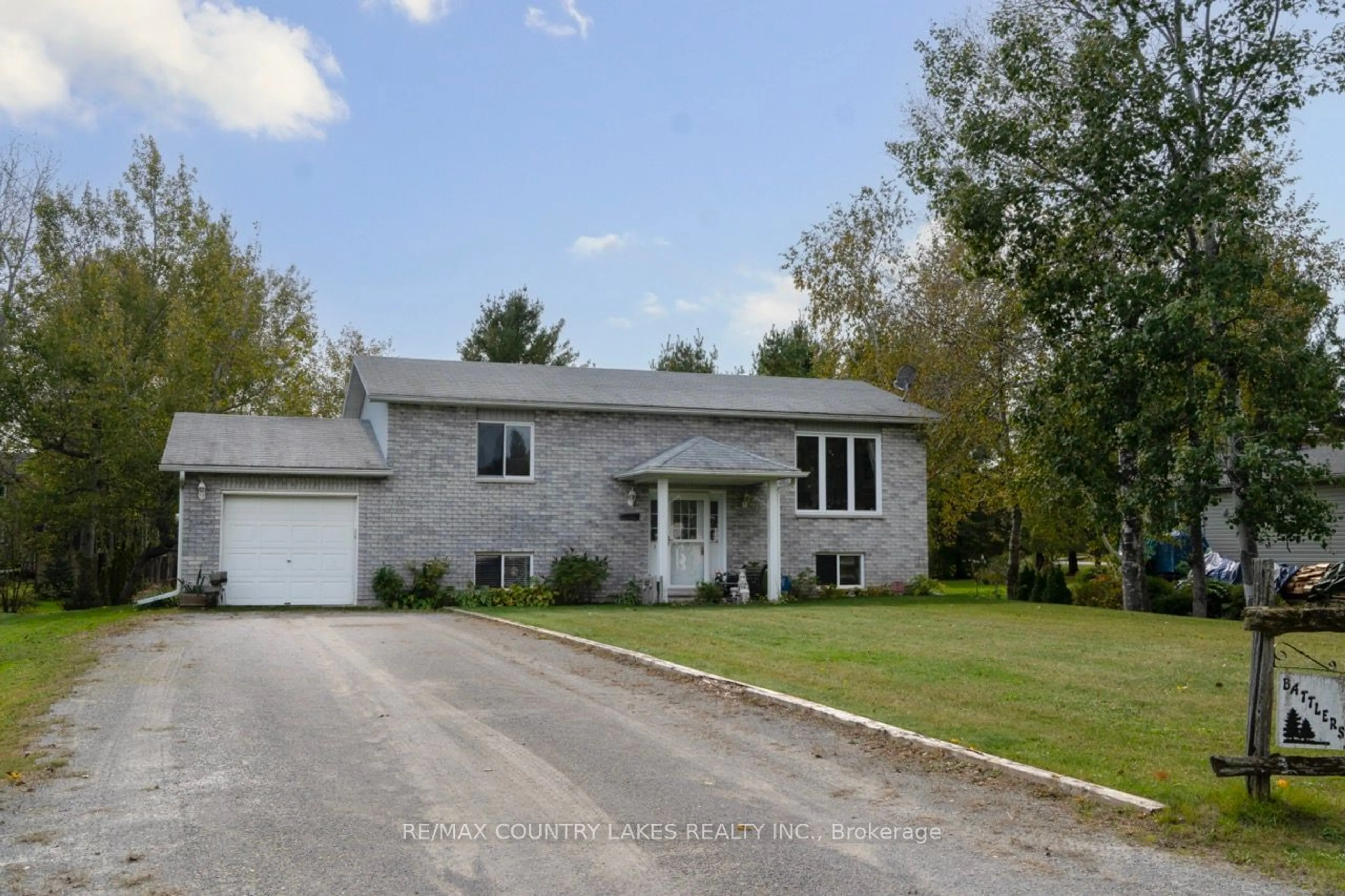 Frontside or backside of a home, the street view for 4 Greenwood Cres, Kawartha Lakes Ontario K0M 2T0