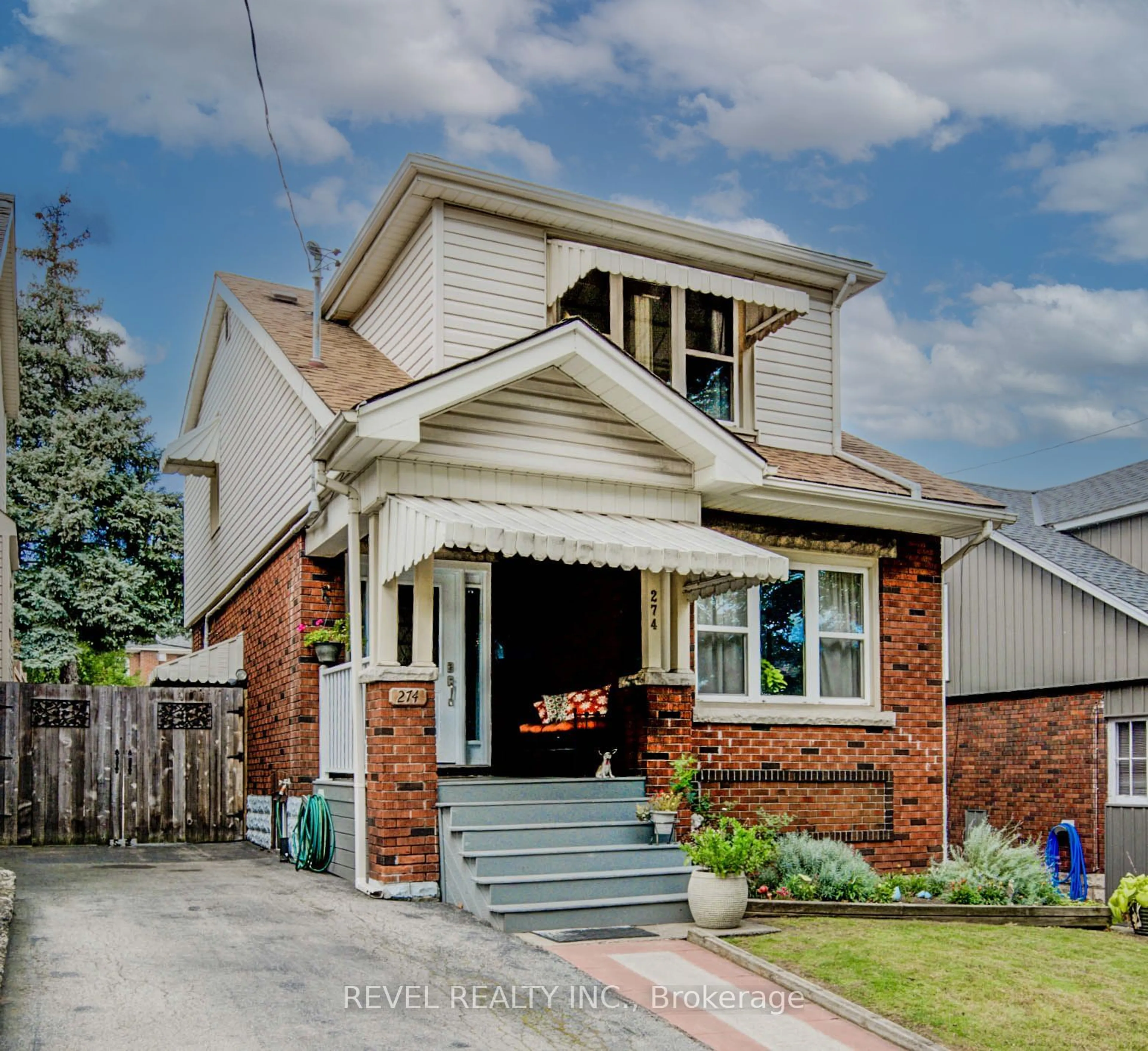 Frontside or backside of a home, cottage for 274 Park Row, Hamilton Ontario L8K 2K5