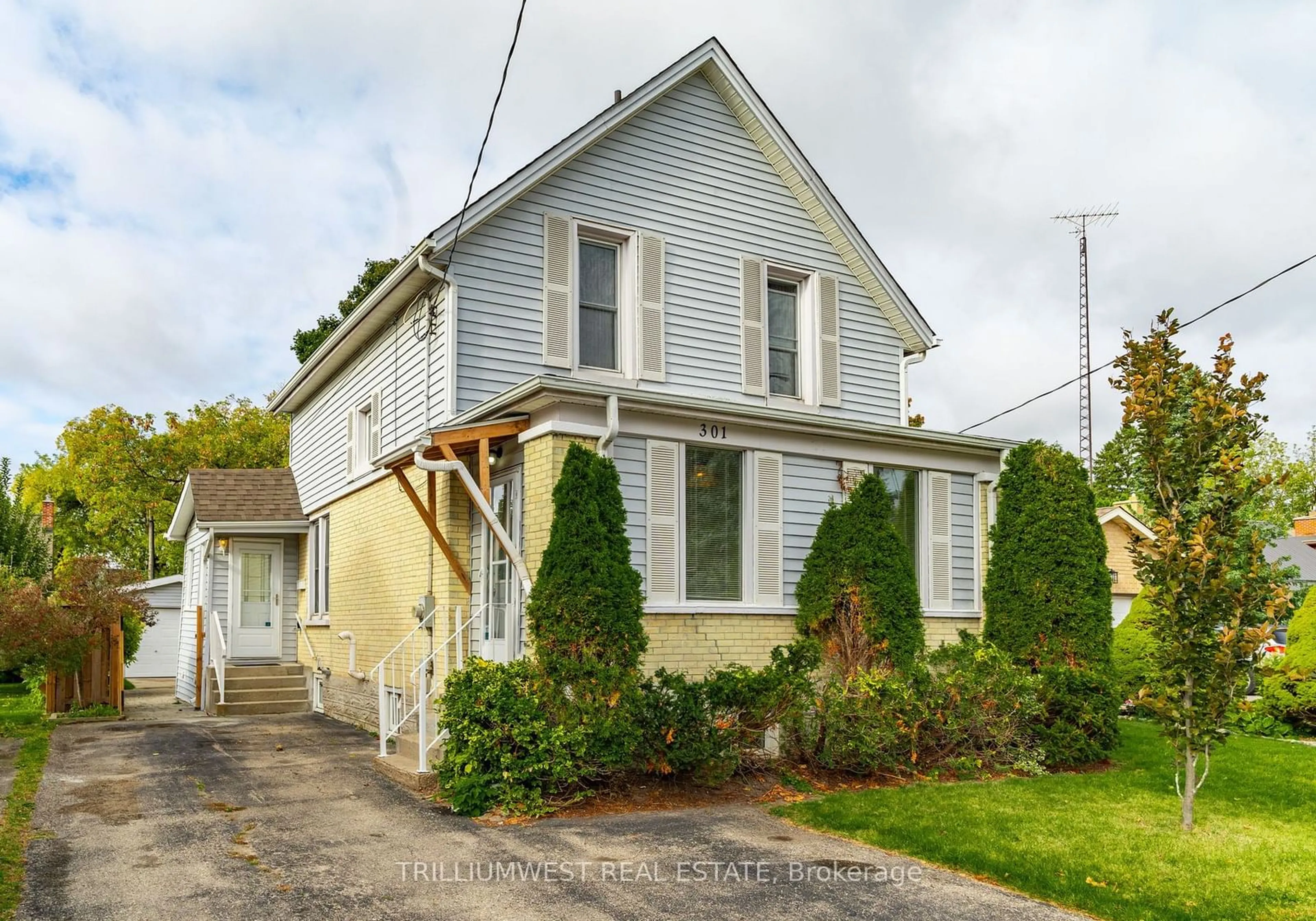 Frontside or backside of a home, cottage for 301 Ahrens St, Kitchener Ontario N2H 4E3