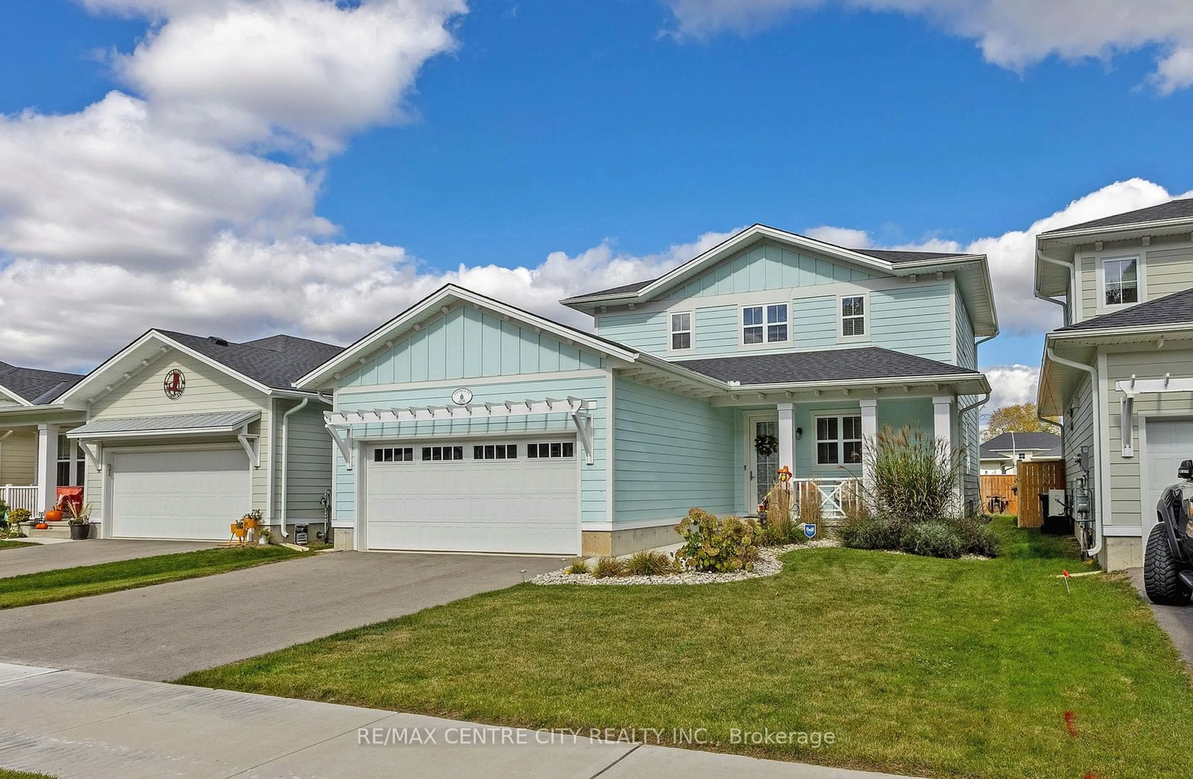 Frontside or backside of a home, the street view for 429 George St, Central Elgin Ontario N5L 1G4