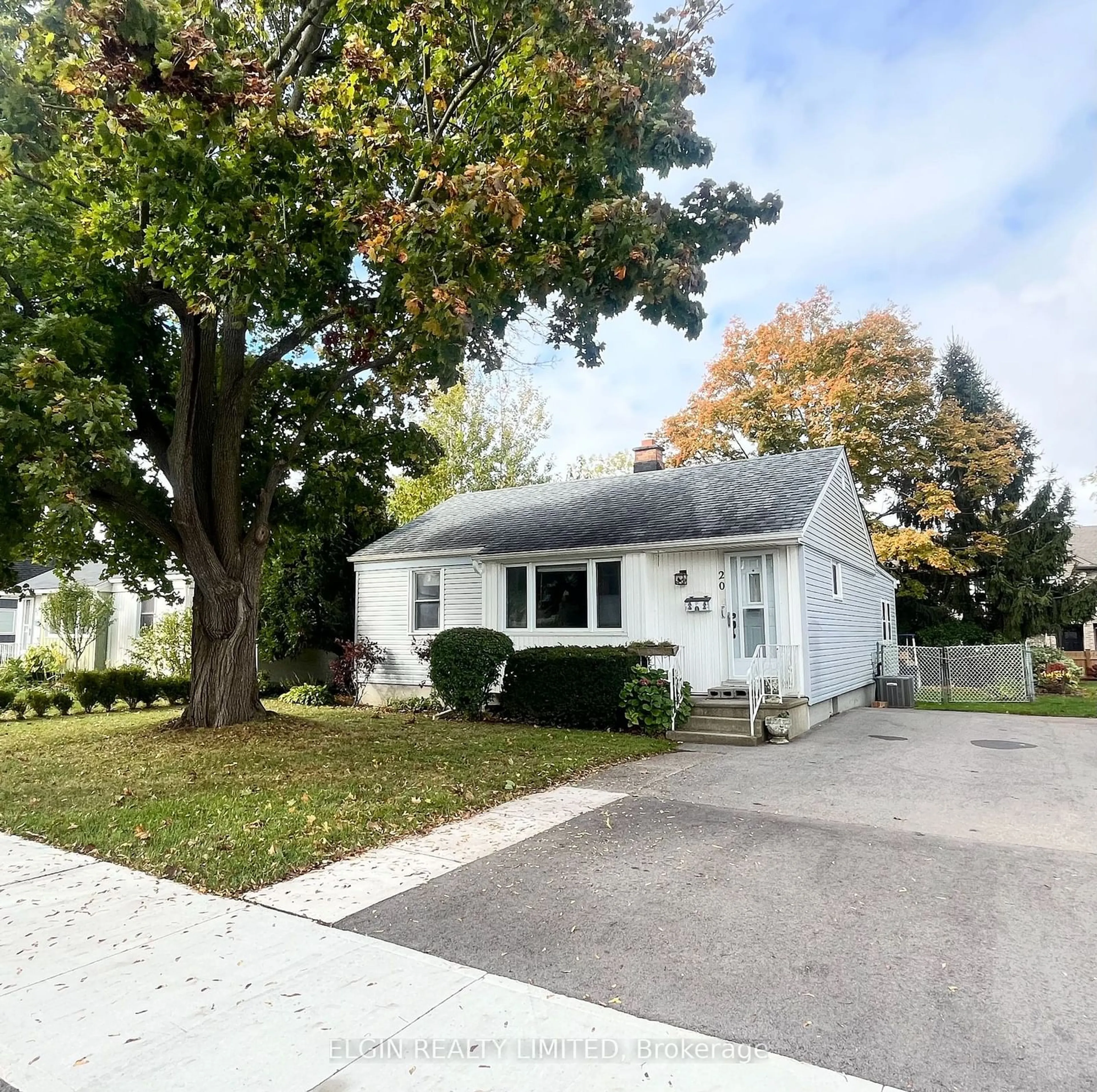 Frontside or backside of a home, the street view for 20 Parkside Dr, St. Thomas Ontario N5R 3T9