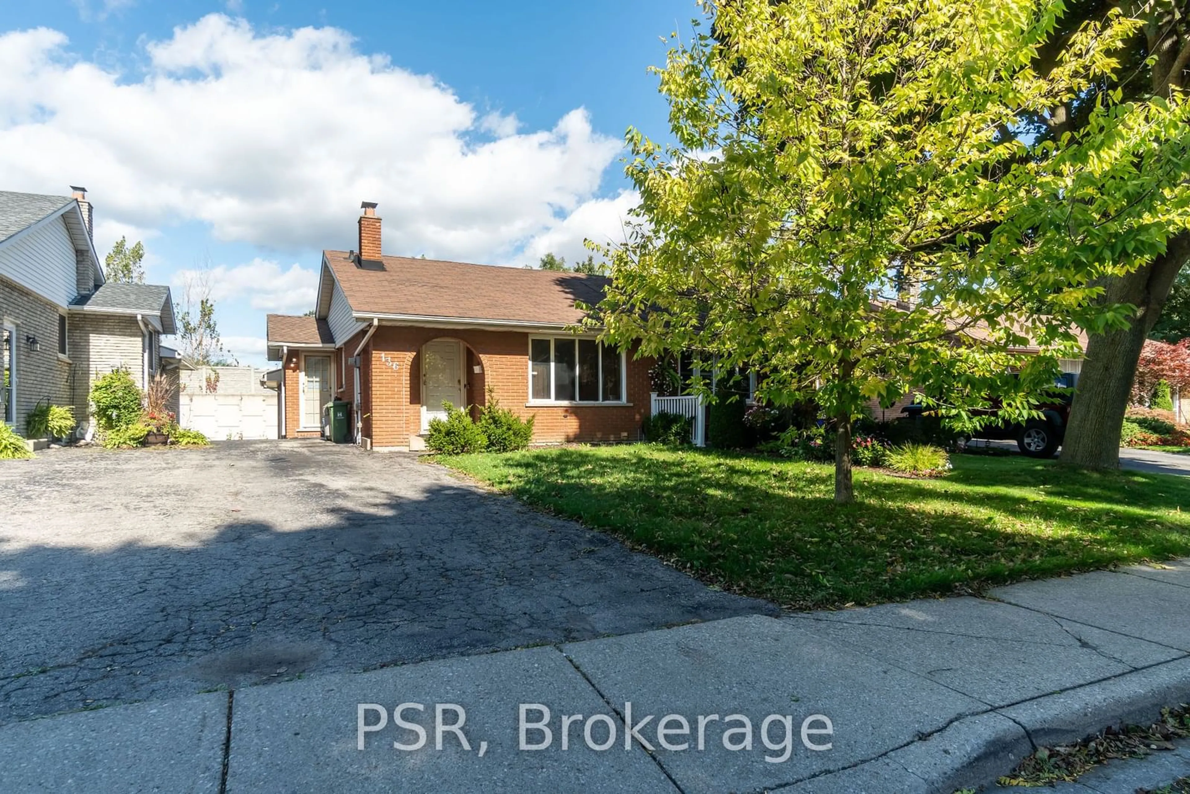 Frontside or backside of a home, the street view for 136 Guildwood Dr, Hamilton Ontario L9C 6S5