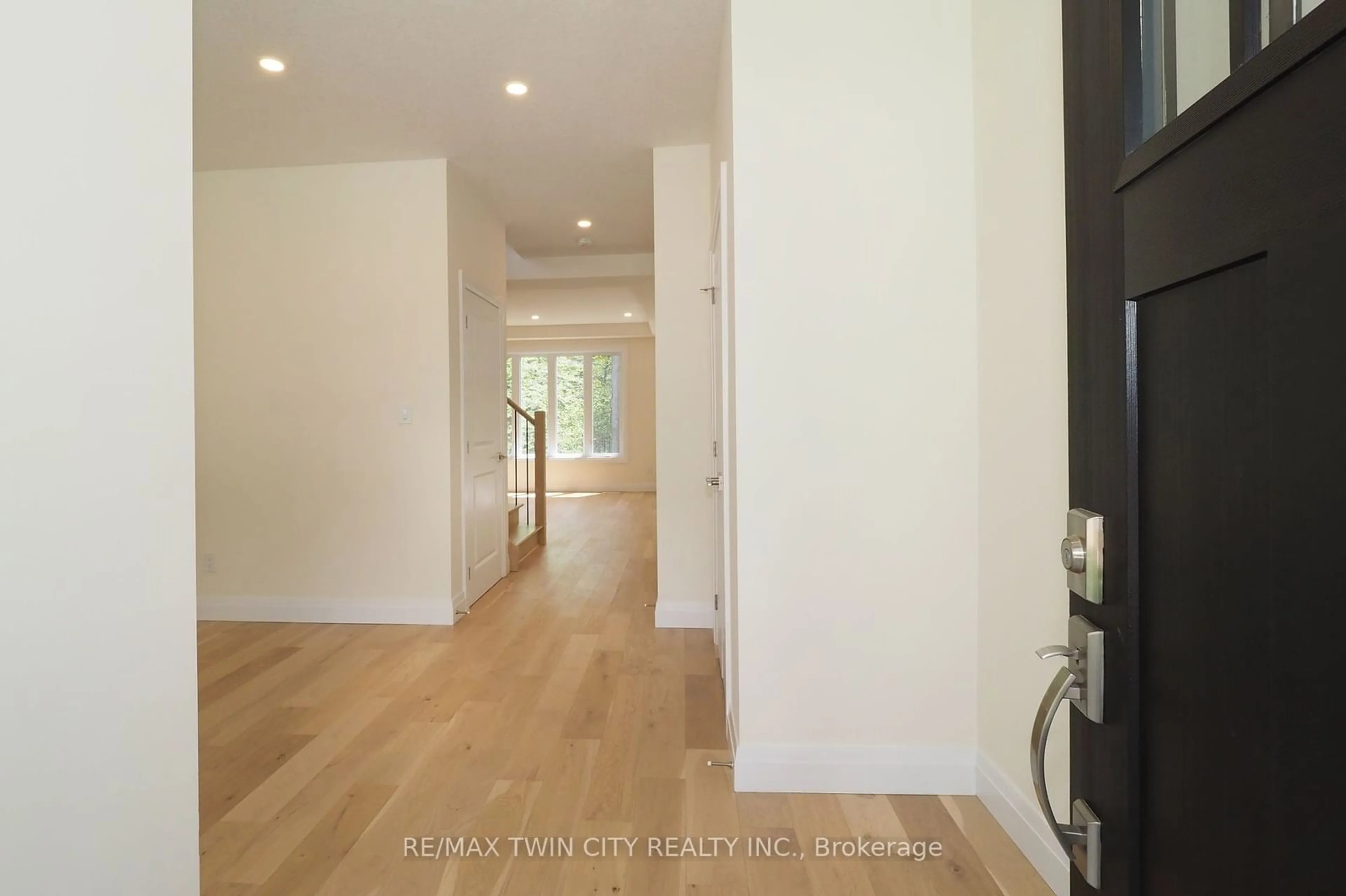 Indoor entryway, wood floors for 220 JEFFREY Pl, Kitchener Ontario N2C 2T7