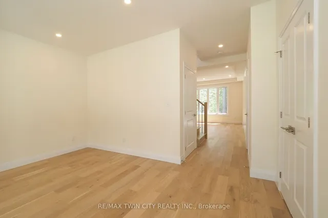 Additional property image - 220 JEFFREY Pl