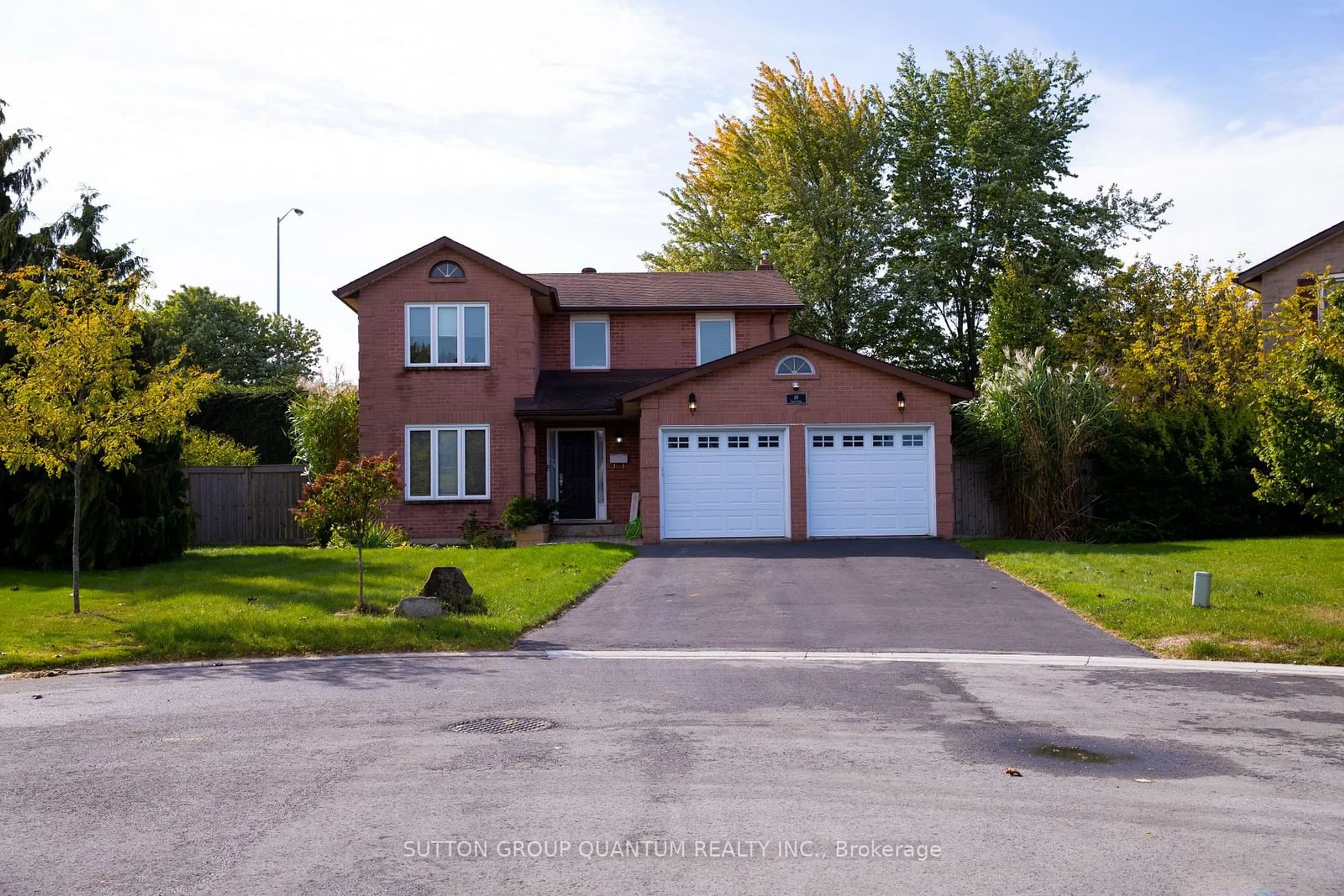 Frontside or backside of a home, the street view for 10 Anne Crt, Grimsby Ontario L3M 5B3