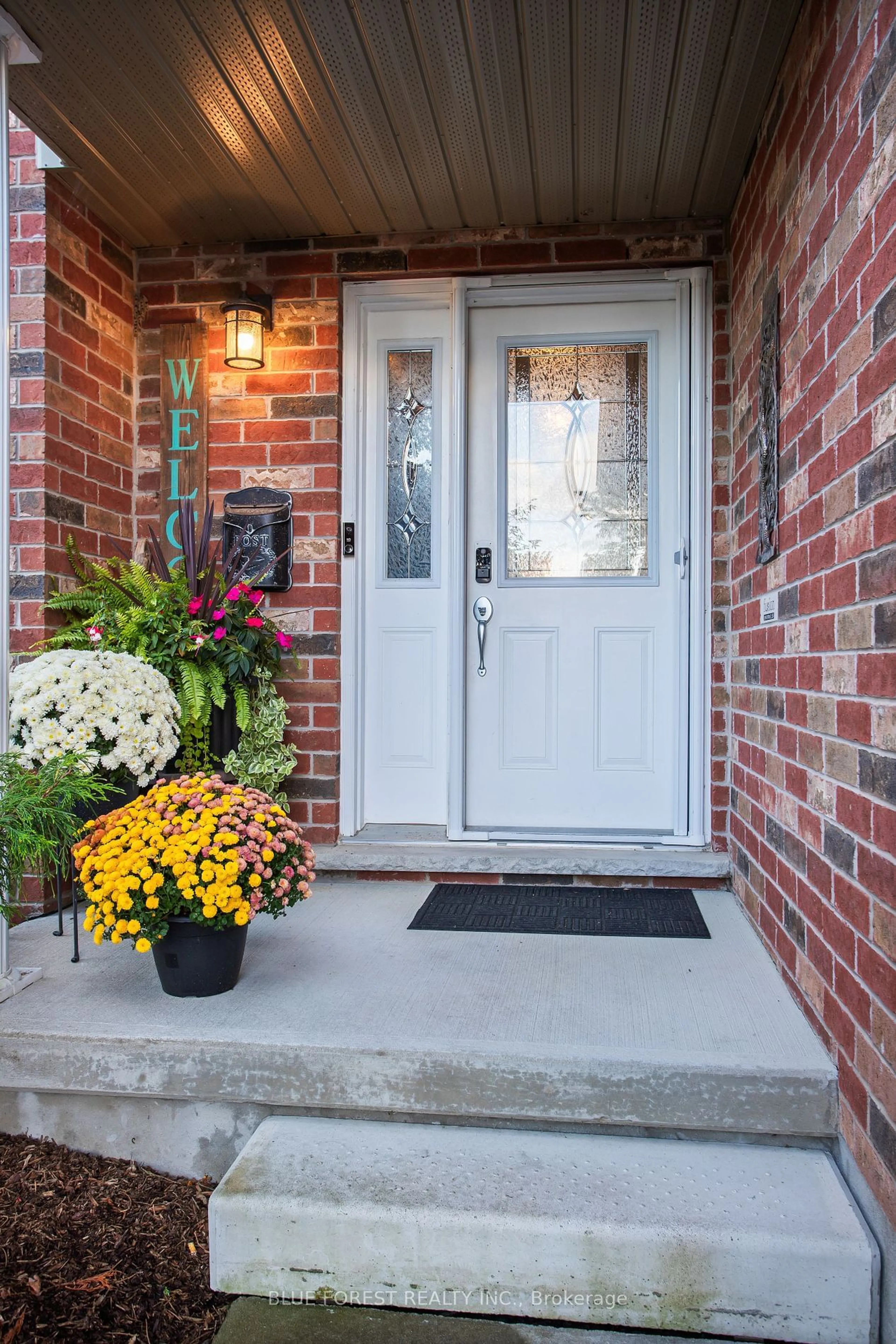 Indoor entryway, cement floor for 9 Fieldrun Dr, Middlesex Centre Ontario N0L 1R0