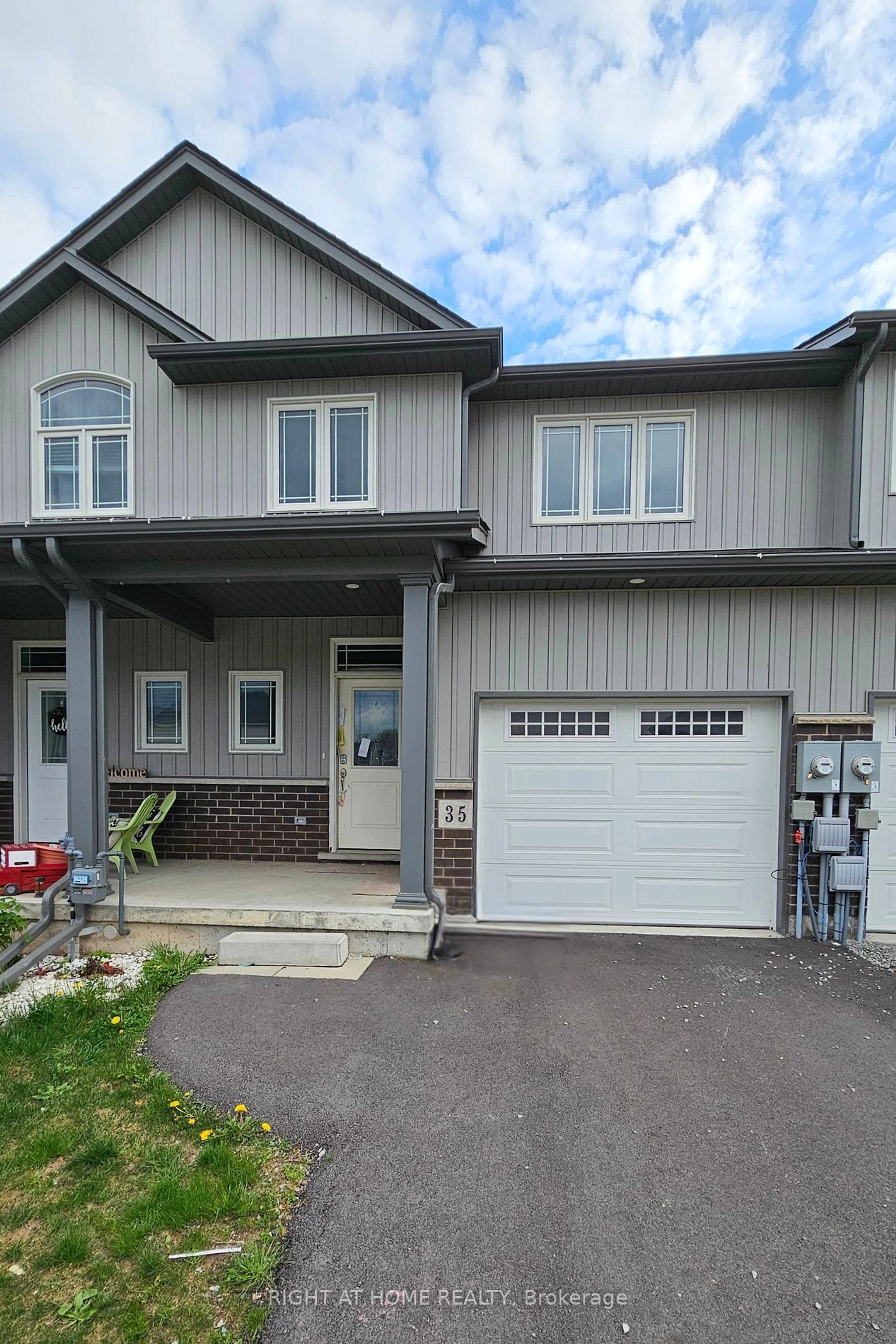 A pic from exterior of the house or condo, cottage for 35 Bowman Cres, Thorold Ontario L2V 0G8