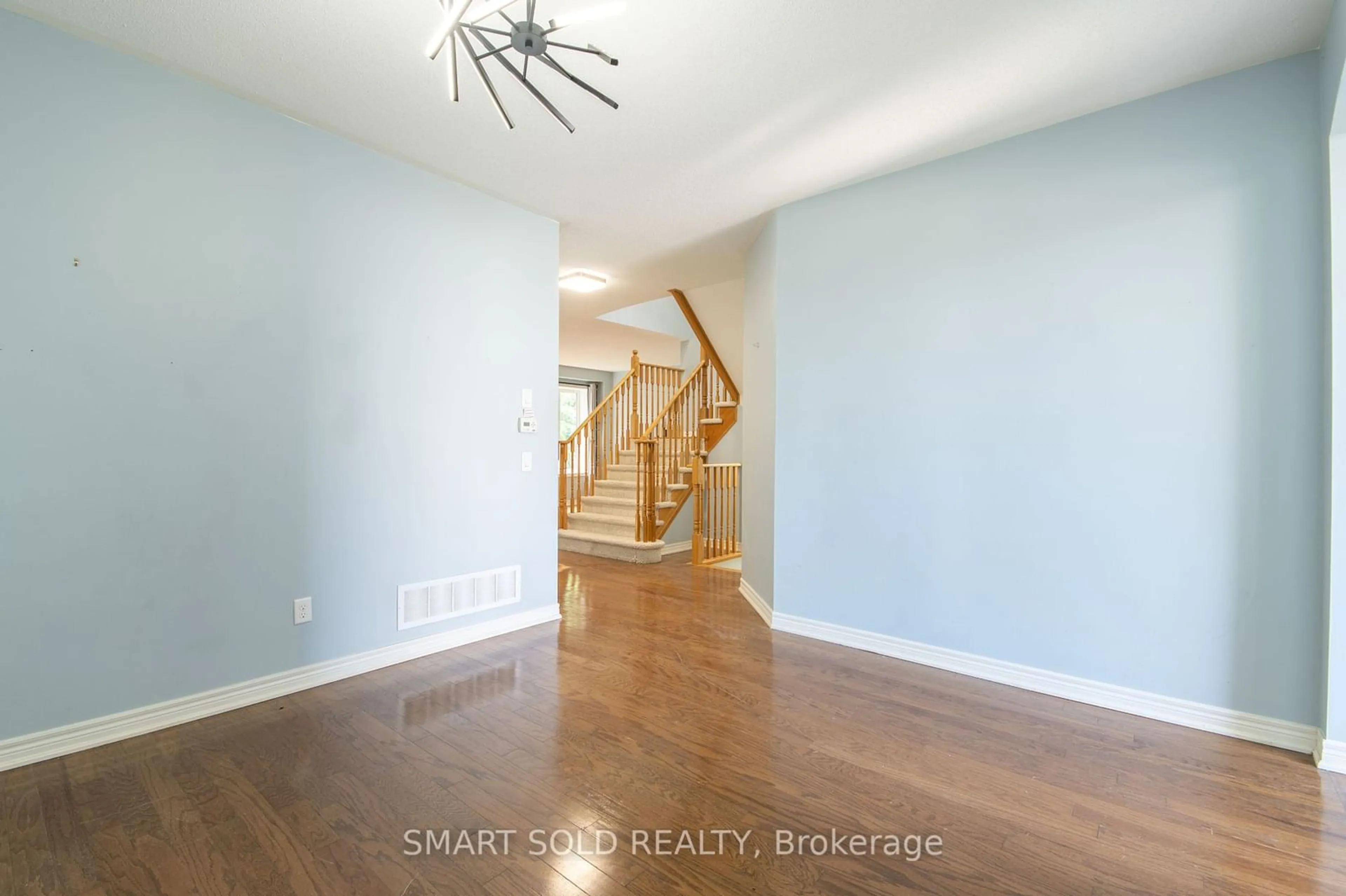 Indoor entryway, wood floors for 108 Winterberry Blvd, Thorold Ontario L2V 0B5