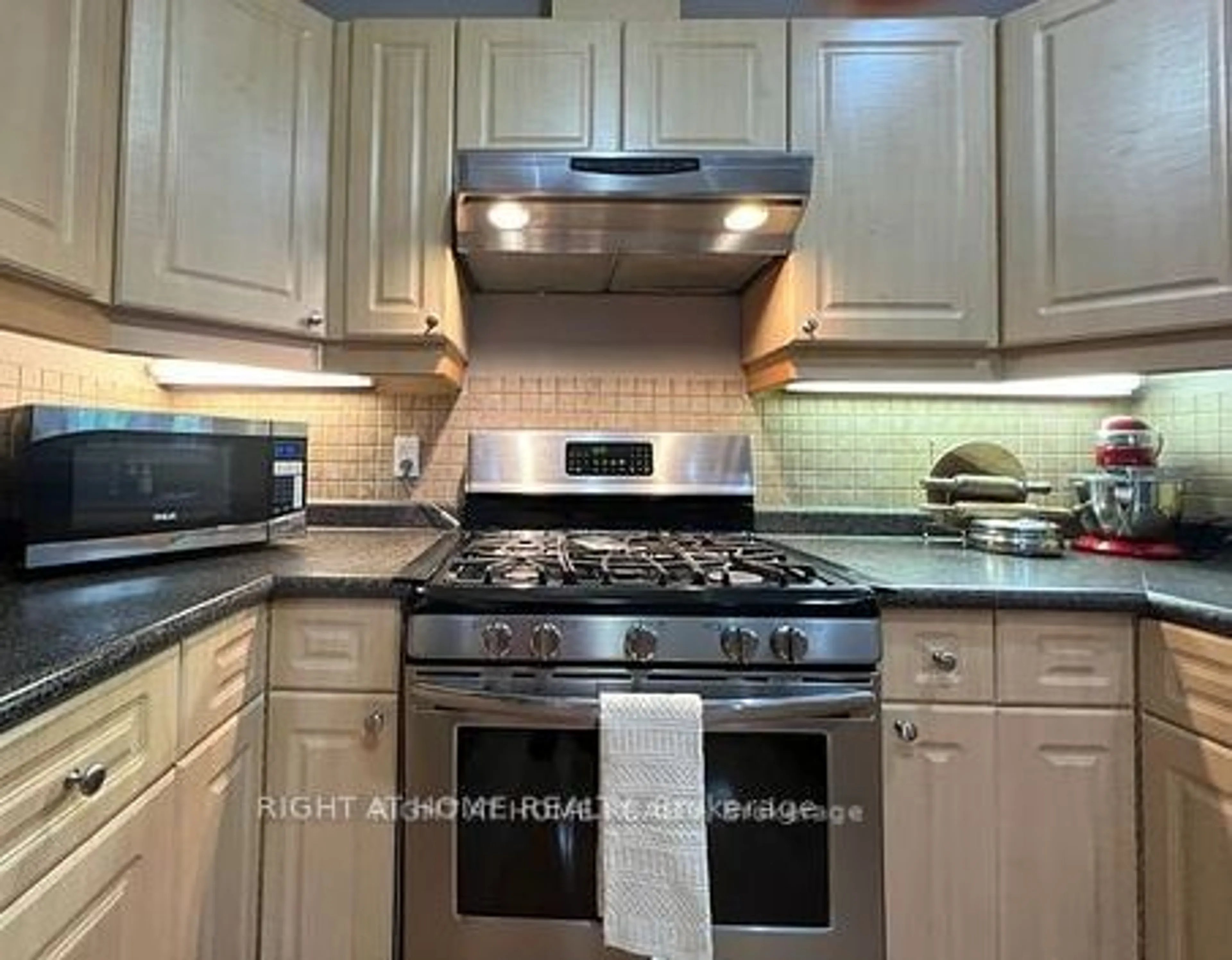 Standard kitchen, ceramic floors for 1574 Richmond St #7, London Ontario N6G 5H7