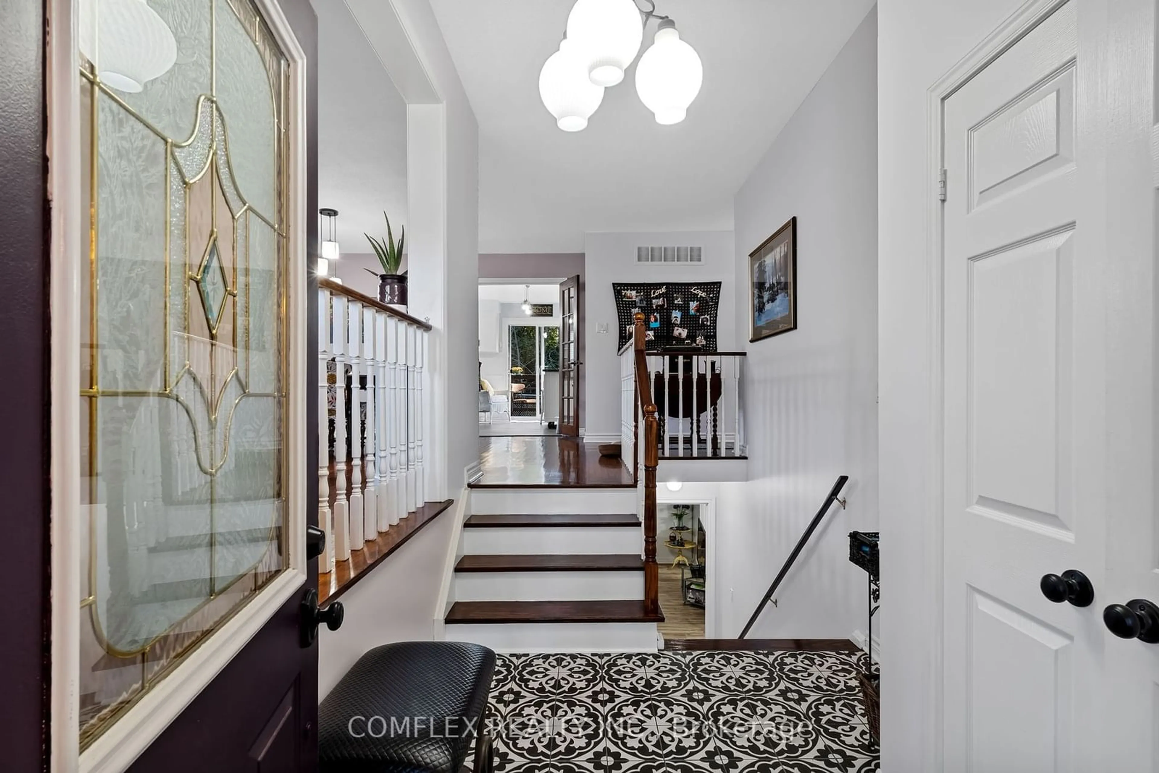 Indoor entryway, wood floors for 676 Ewing St, Cobourg Ontario K9A 5N7