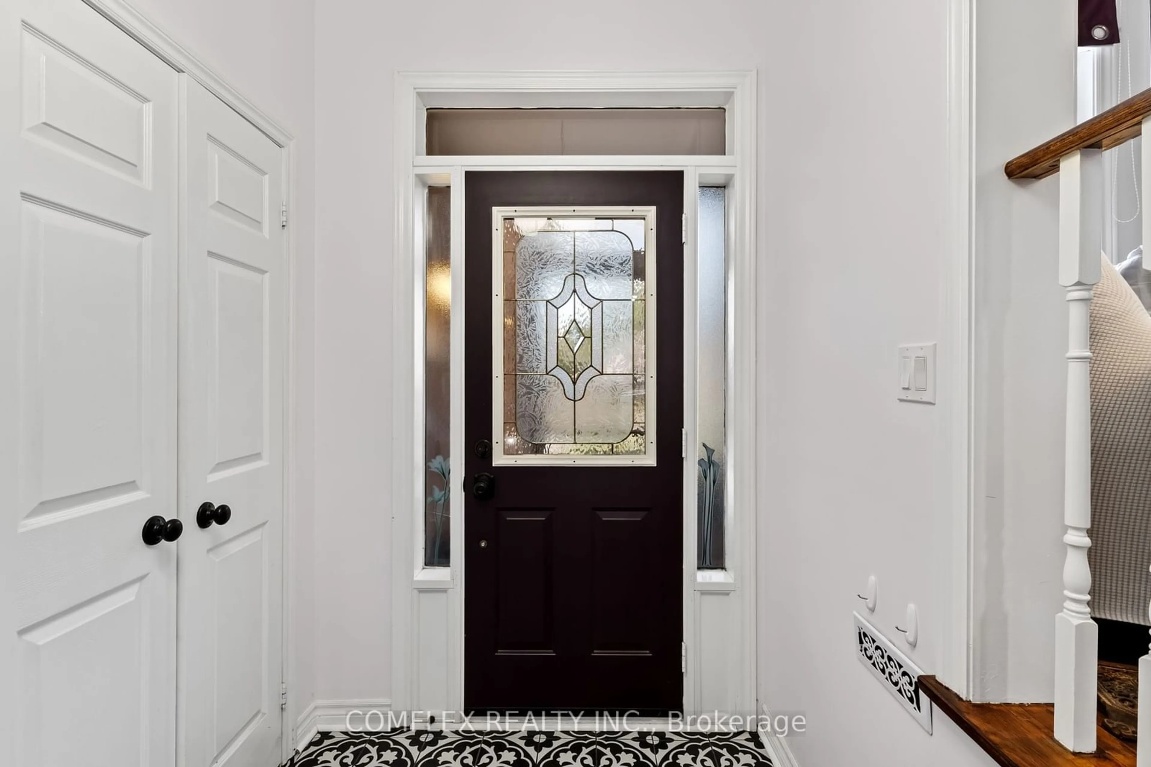 Indoor entryway, wood floors for 676 Ewing St, Cobourg Ontario K9A 5N7