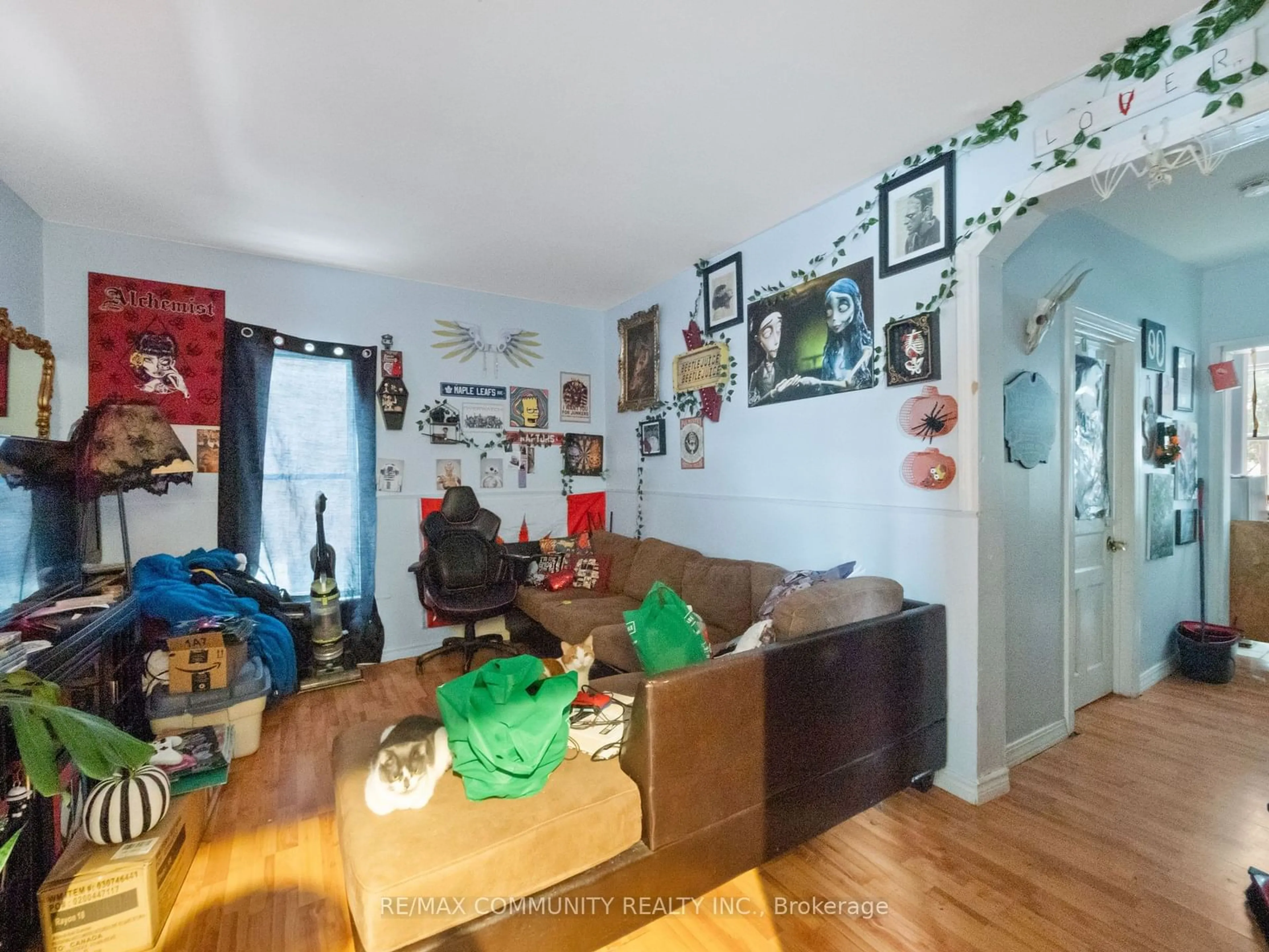 A pic of a room, wood floors for 4769 Mcdougall Cres, Niagara Falls Ontario L2E 1B8