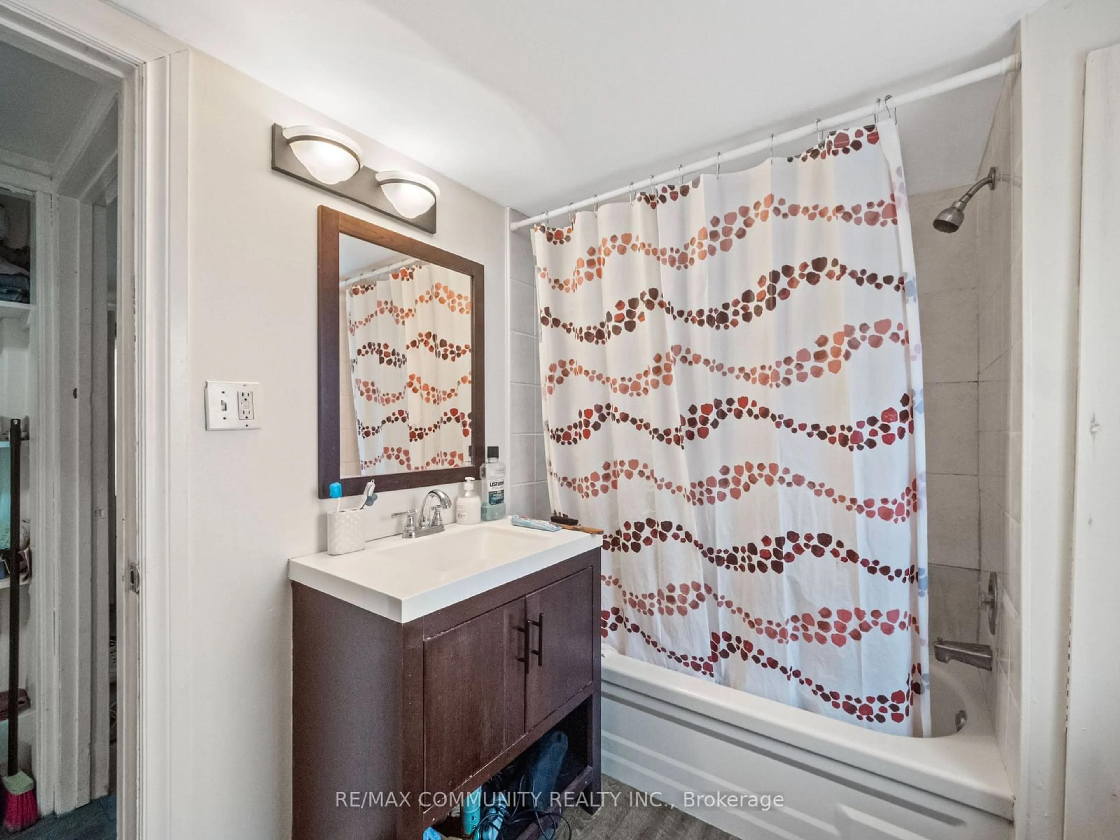 Bathroom for 4769 Mcdougall Cres, Niagara Falls Ontario L2E 1B8