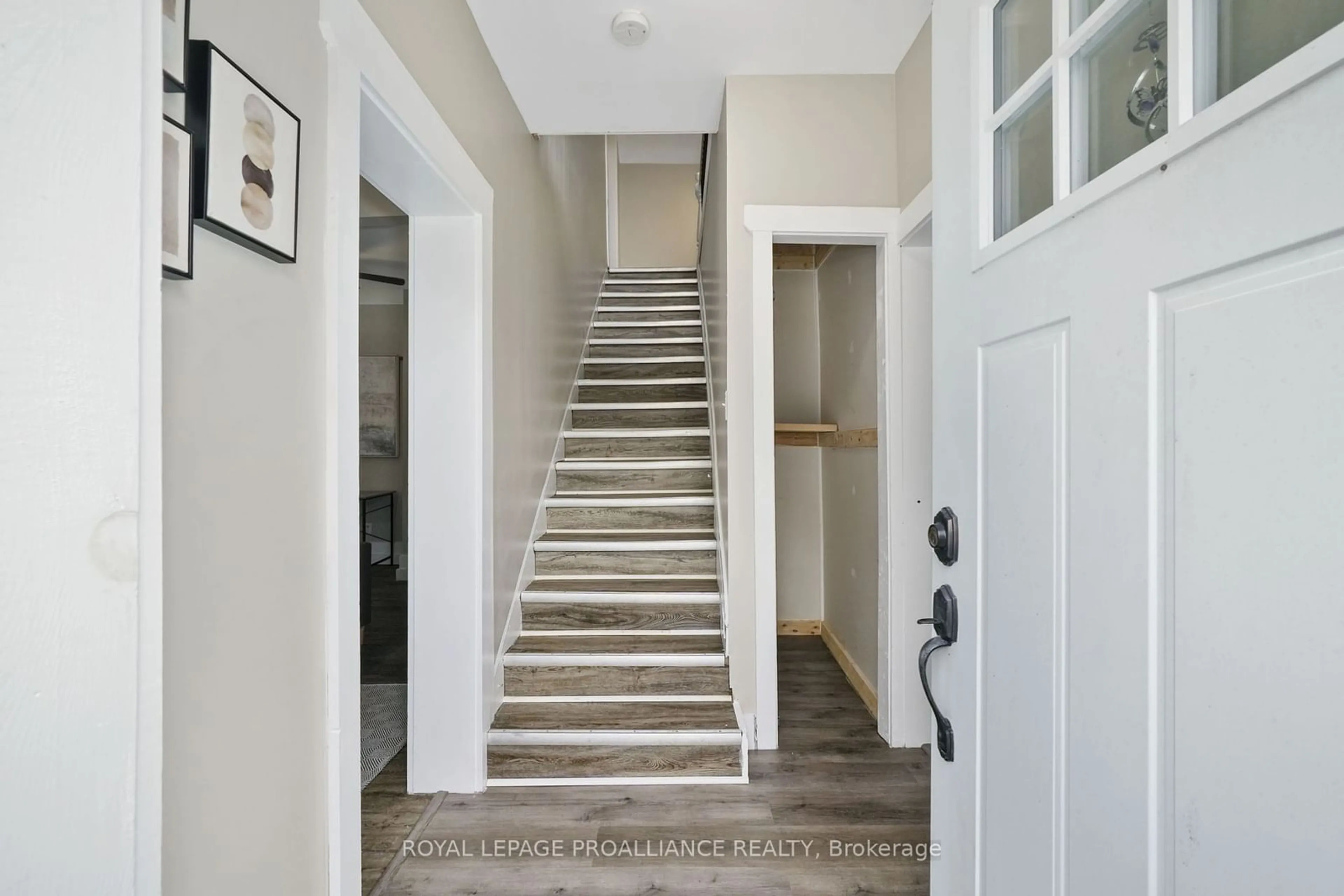 Indoor entryway, wood floors for 49 Ranney St, Trent Hills Ontario K0L 1L0