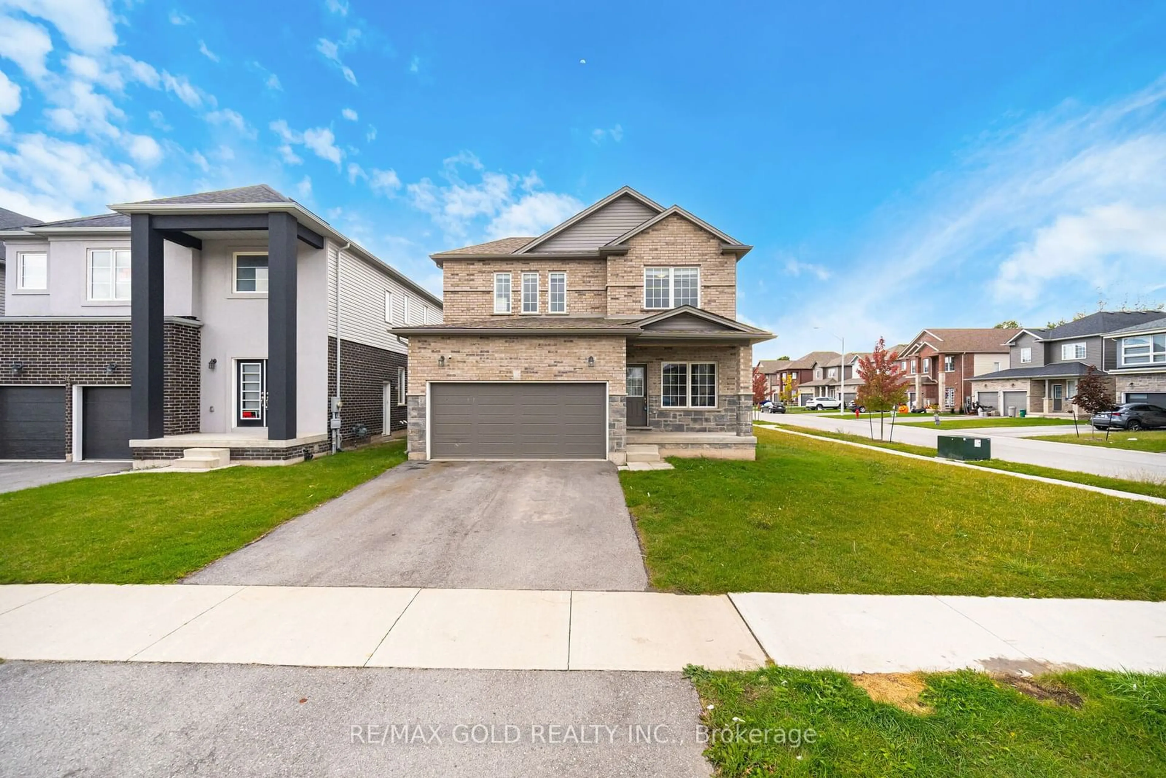 Frontside or backside of a home, the street view for 84 McCabe Ave, Welland Ontario L3B 0H5