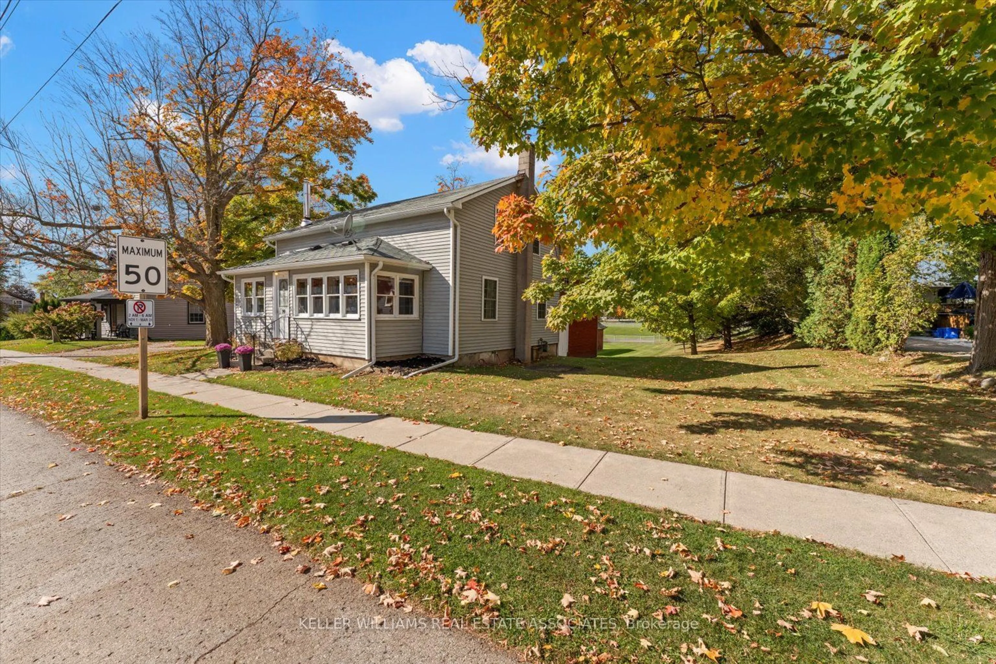 A pic from exterior of the house or condo, the street view for 19 Badenoch St, Puslinch Ontario N0B 2C0