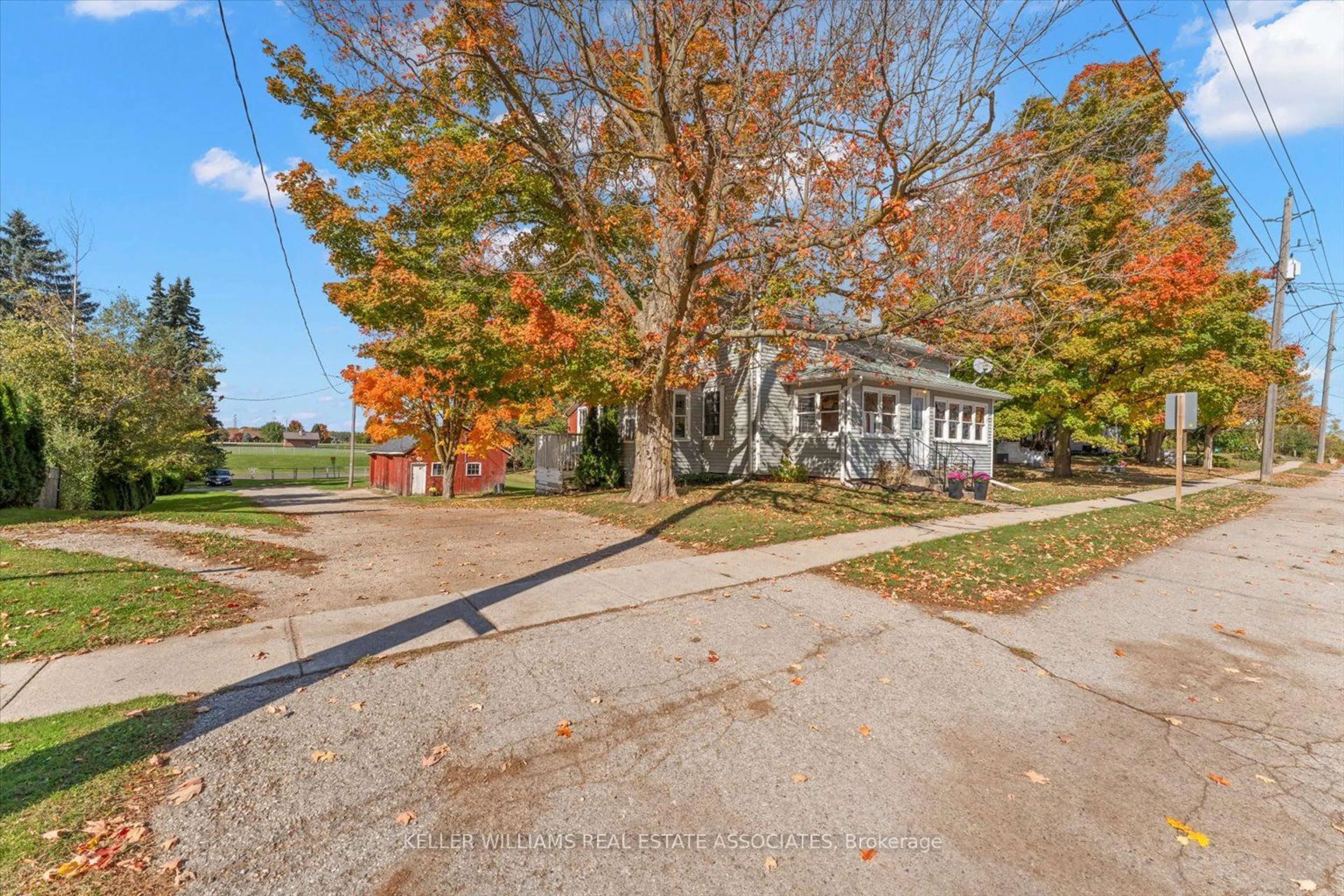 A pic from exterior of the house or condo, the street view for 19 Badenoch St, Puslinch Ontario N0B 2C0