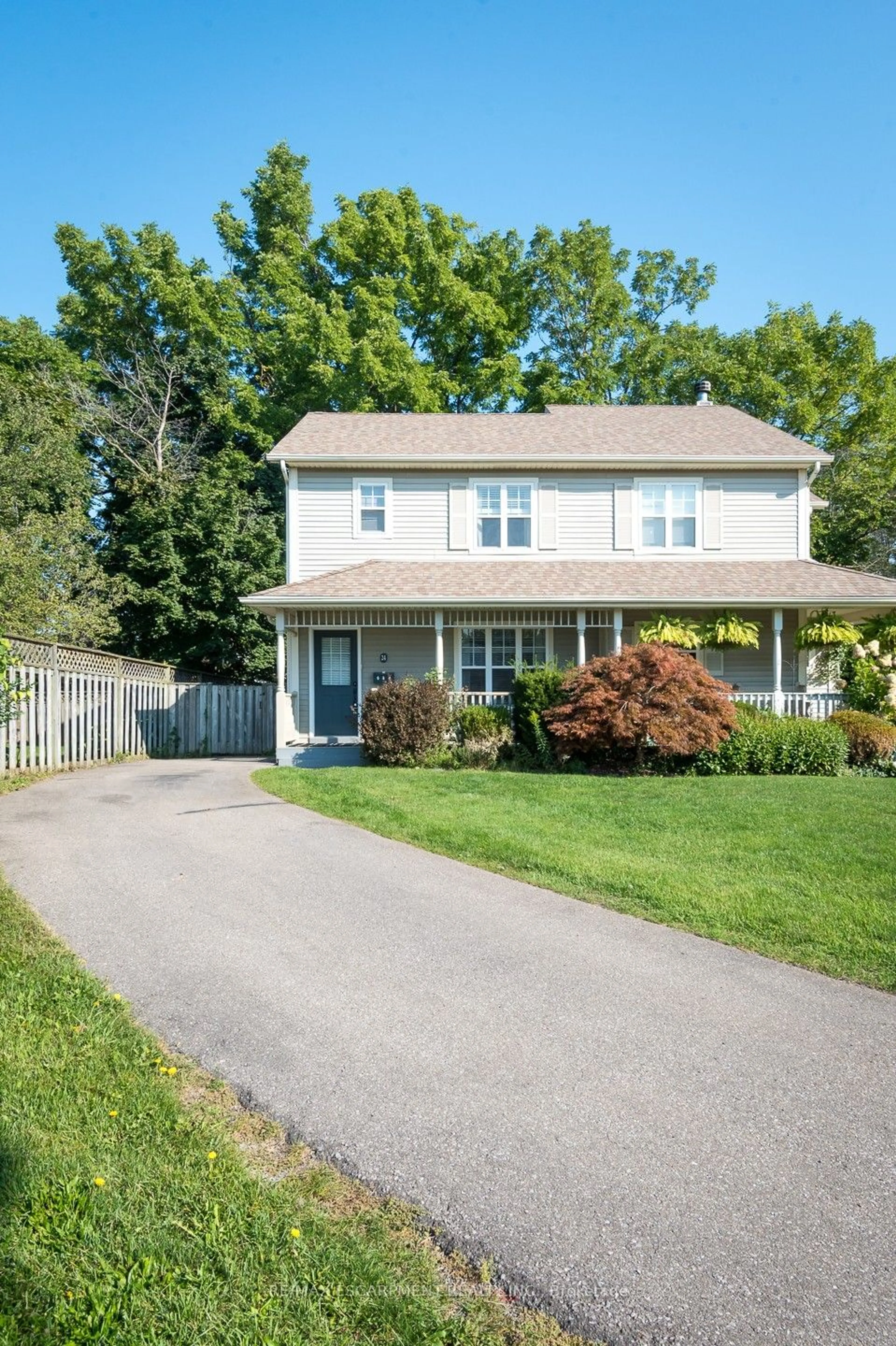 Frontside or backside of a home, cottage for 24 Willver Dr, St. Catharines Ontario L2M 7Y1