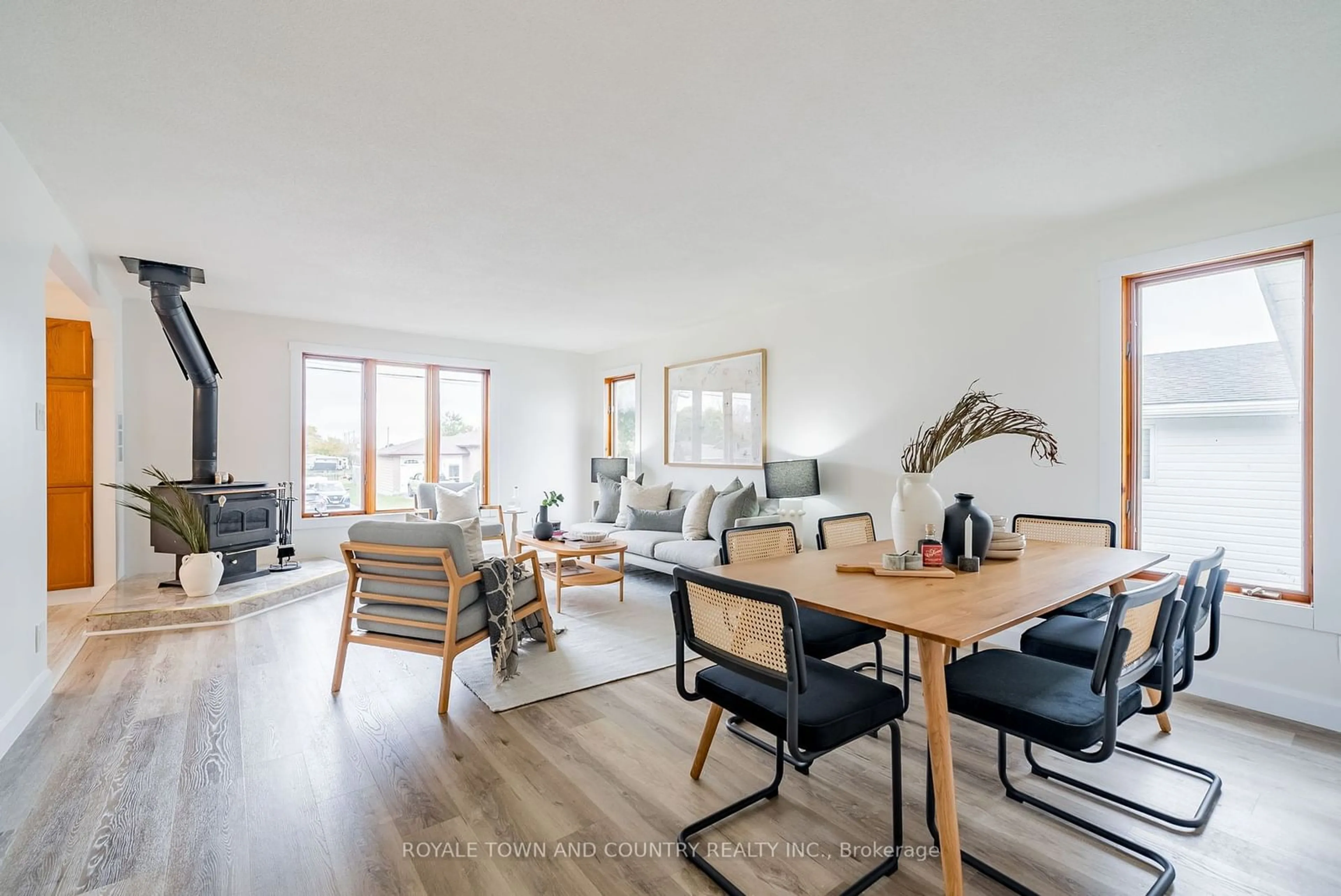 Living room, wood floors for 85 Denniston St, Kawartha Lakes Ontario K9V 1L4