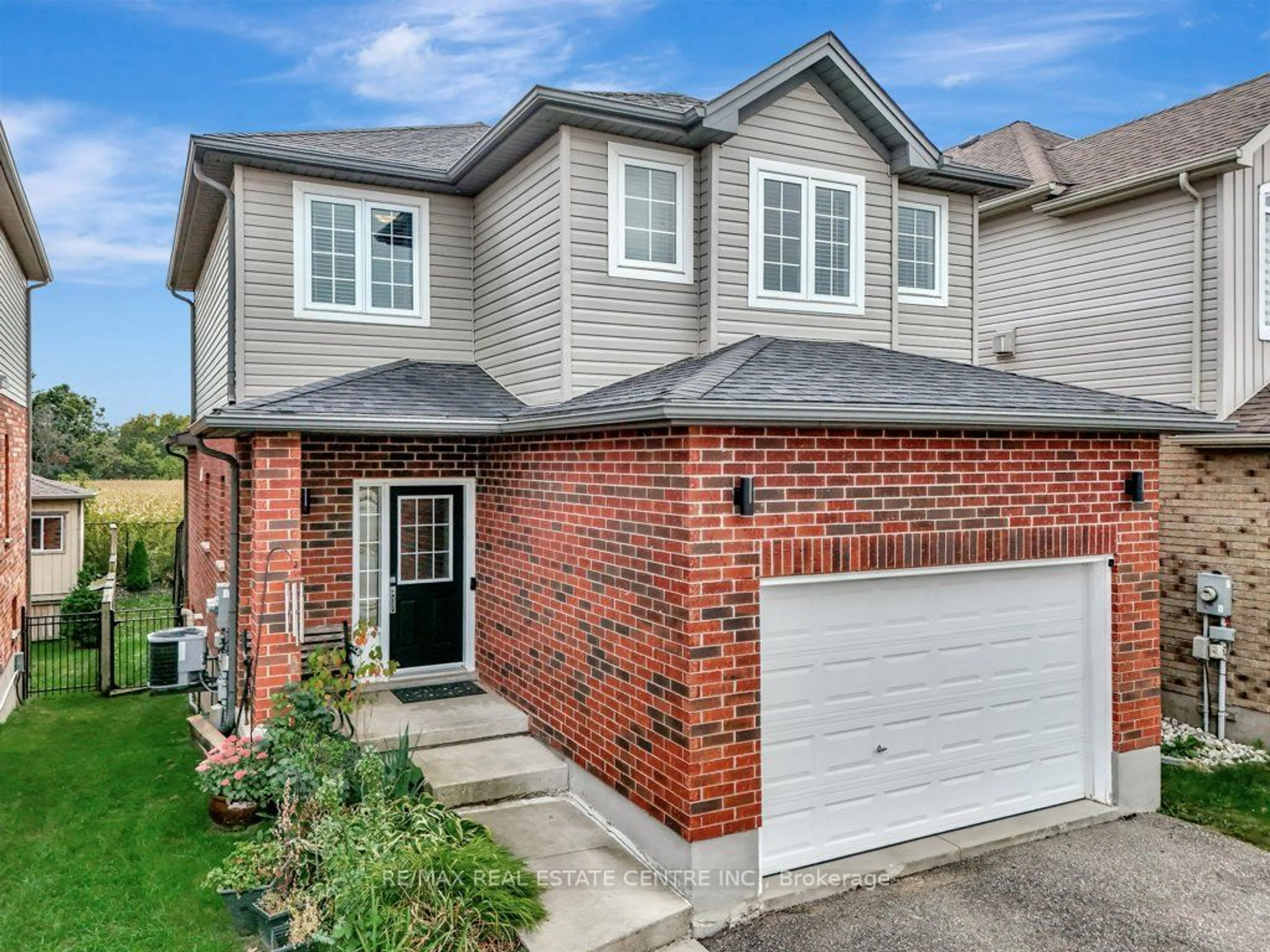 Home with brick exterior material for 108 Yates Ave, Cambridge Ontario N1P 0A4