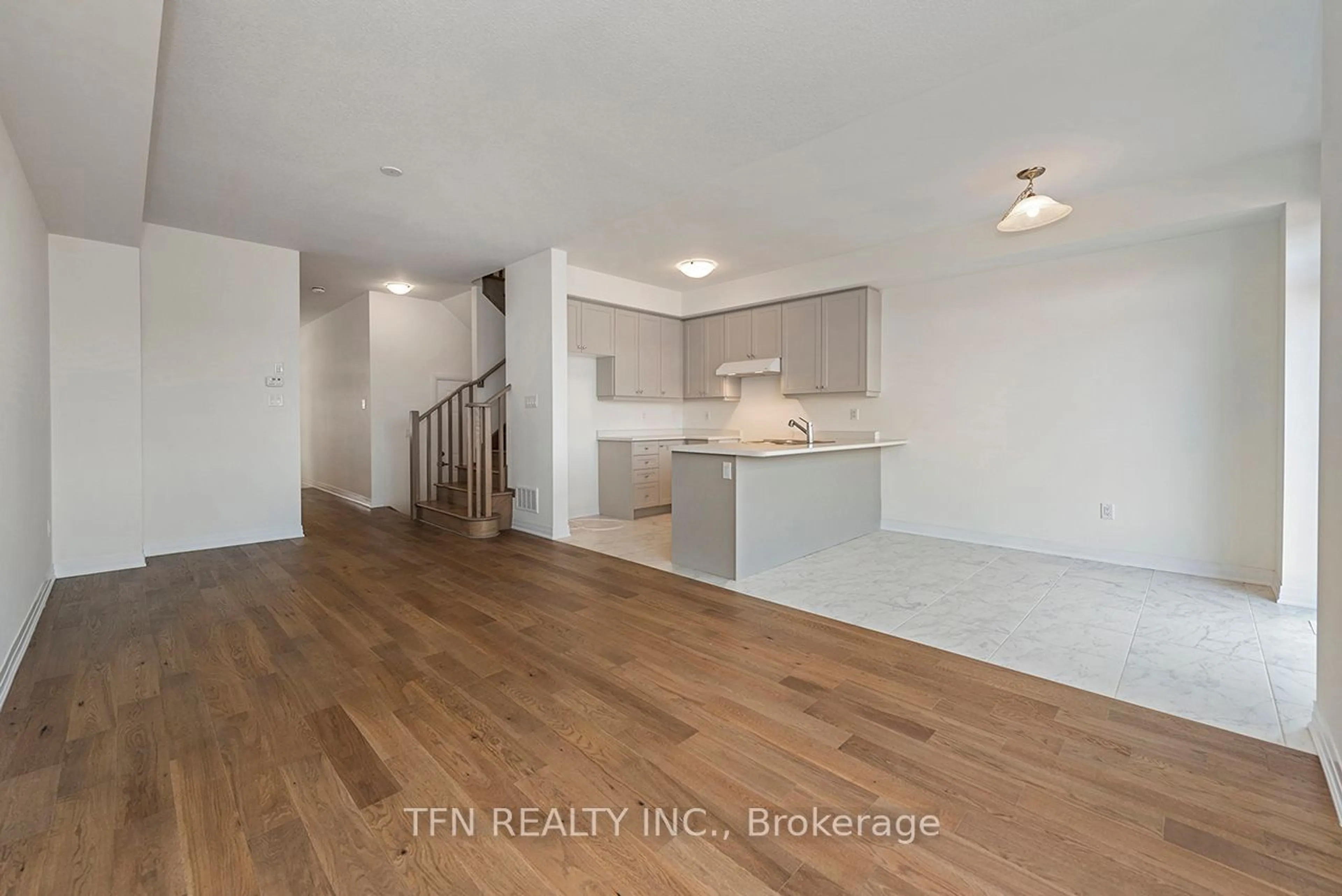 A pic of a room, wood floors for 283 Port Cres, Welland Ontario L3B 0M3