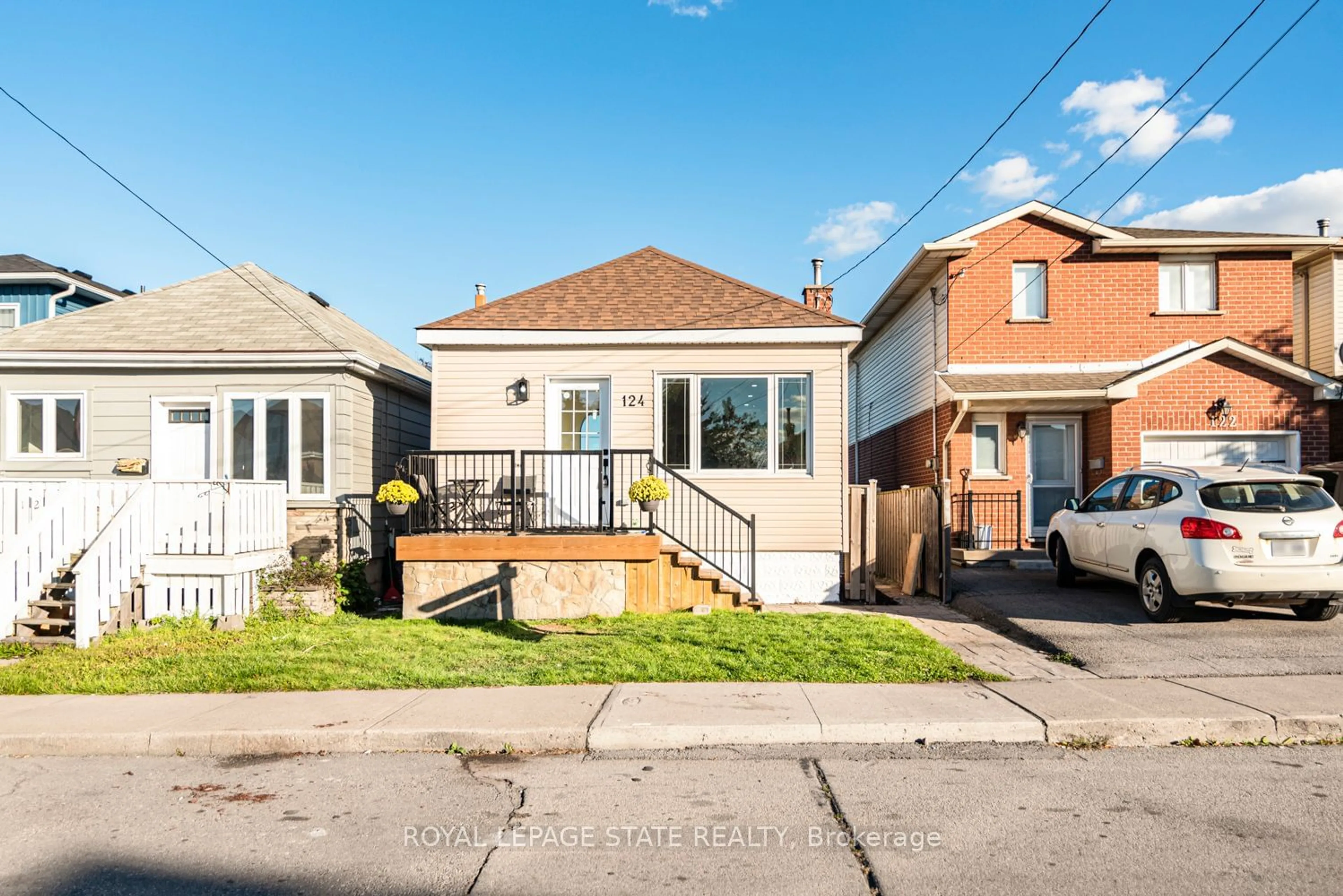 Frontside or backside of a home, cottage for 124 Harmony Ave, Hamilton Ontario L8H 4Y3