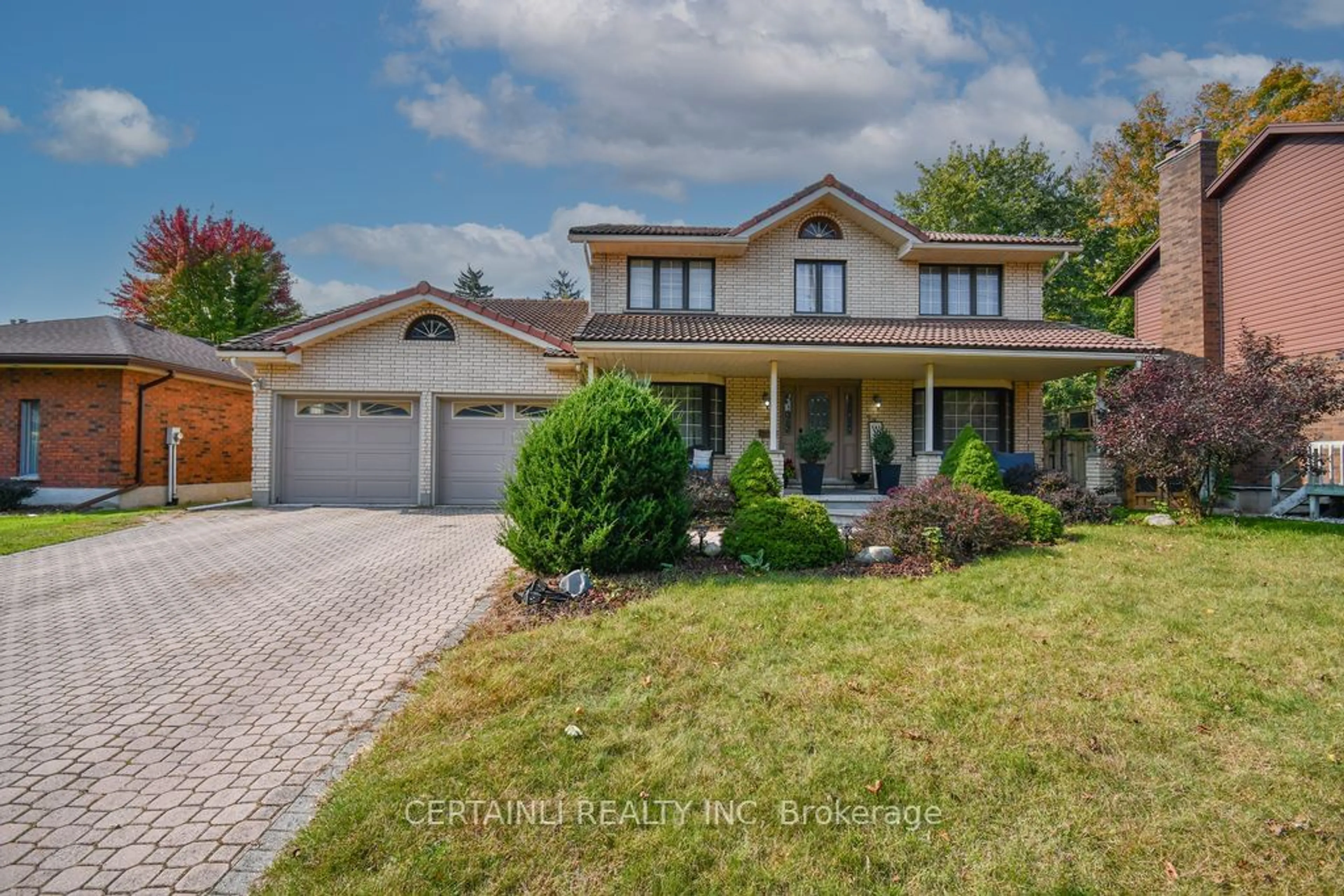 Frontside or backside of a home, the street view for 296 Head St, Strathroy-Caradoc Ontario N7G 3Z2