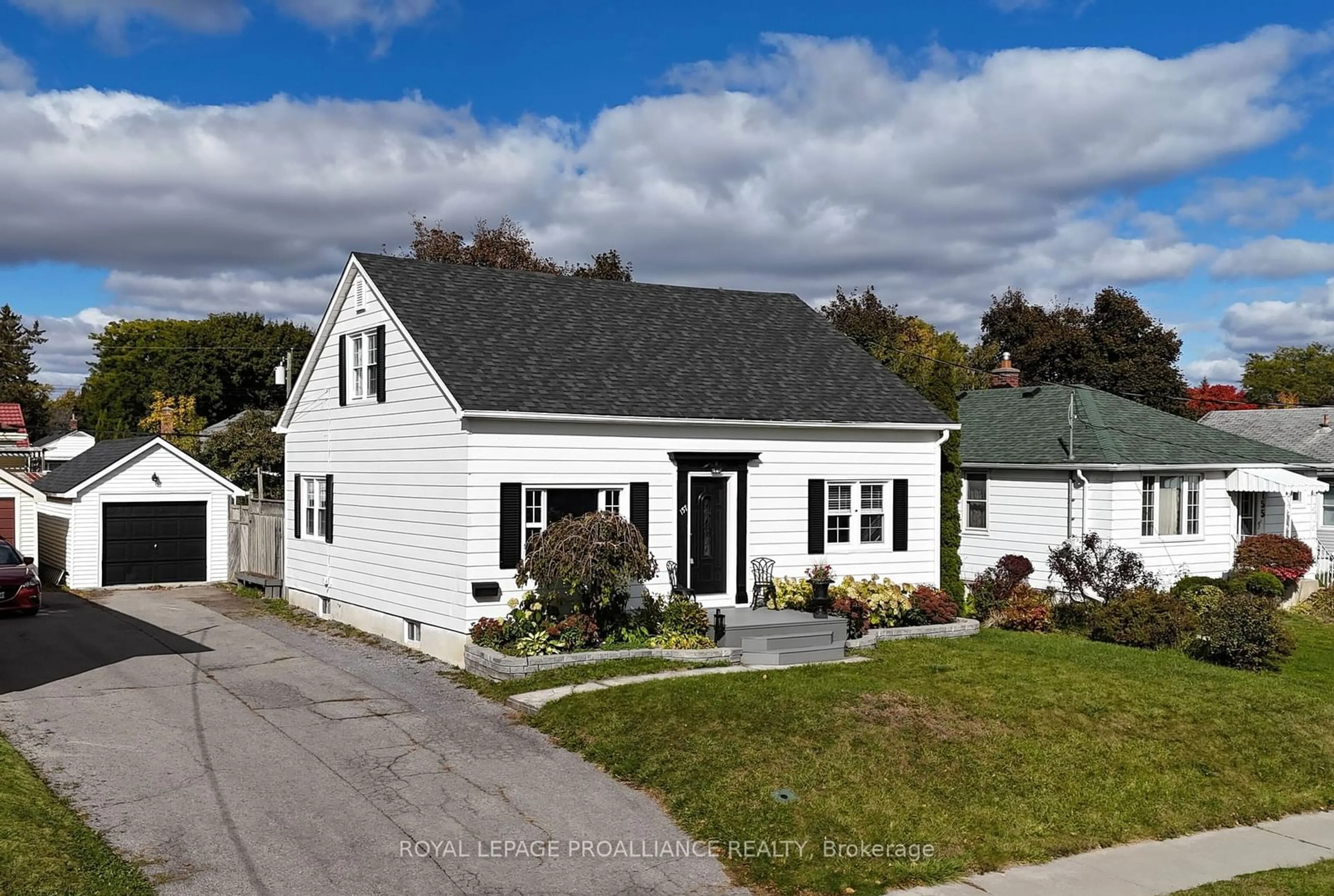 Frontside or backside of a home, cottage for 157 Hastings Dr, Belleville Ontario K8N 1J7