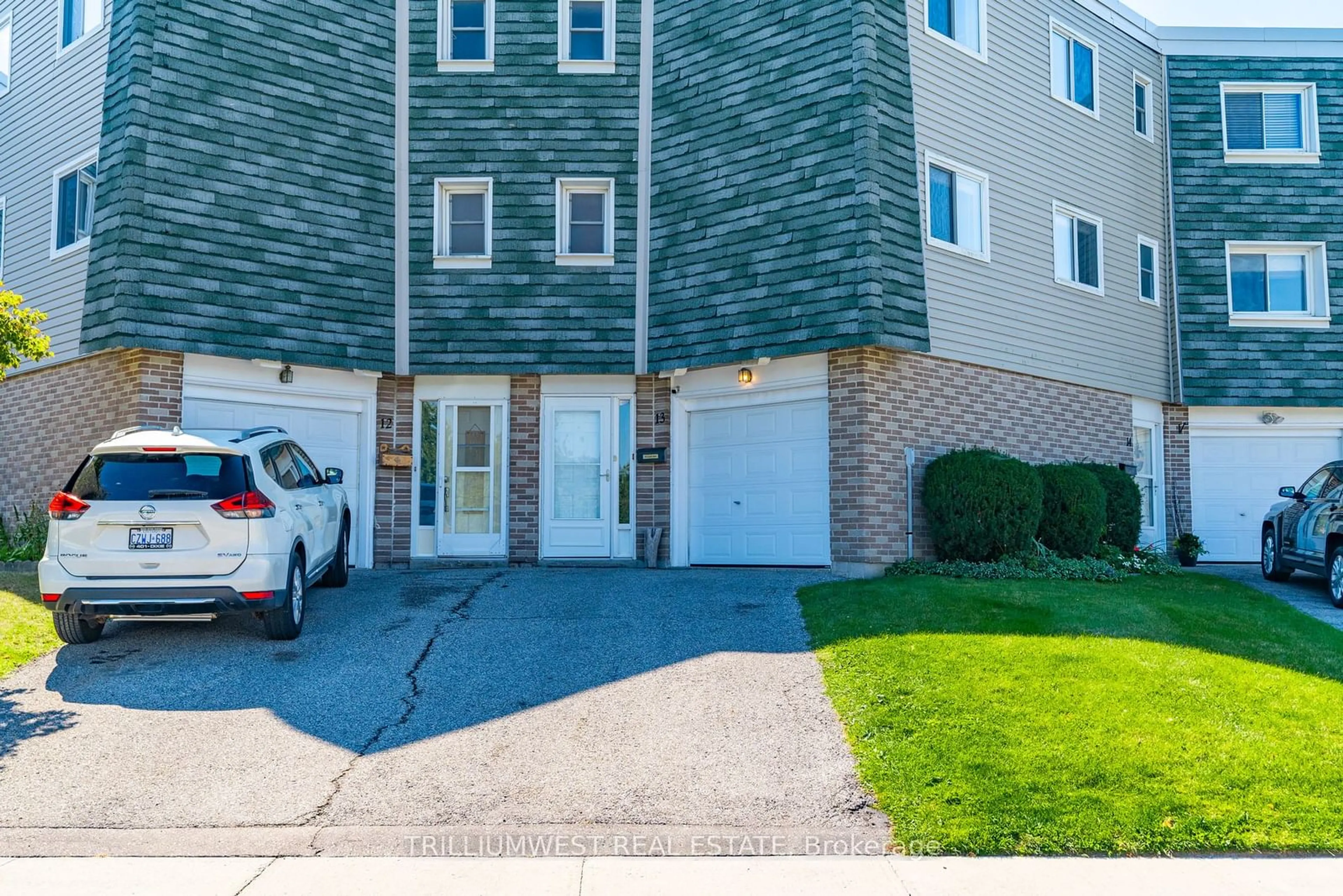 A pic from exterior of the house or condo, the street view for 60 Elmsdale Dr #13, Kitchener Ontario N2E 2G4