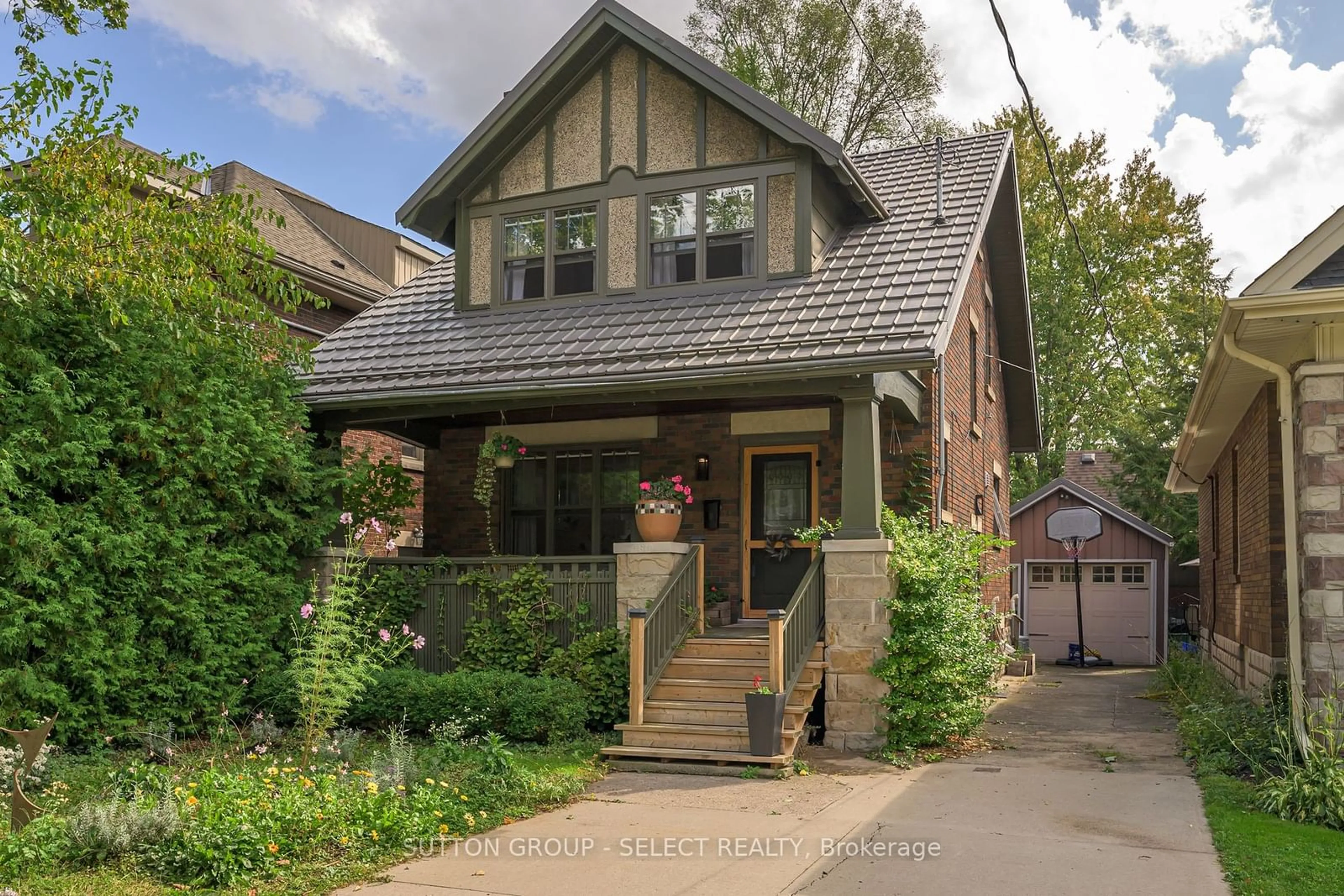 Frontside or backside of a home, cottage for 485 Grosvenor St, London Ontario N5Y 3S8