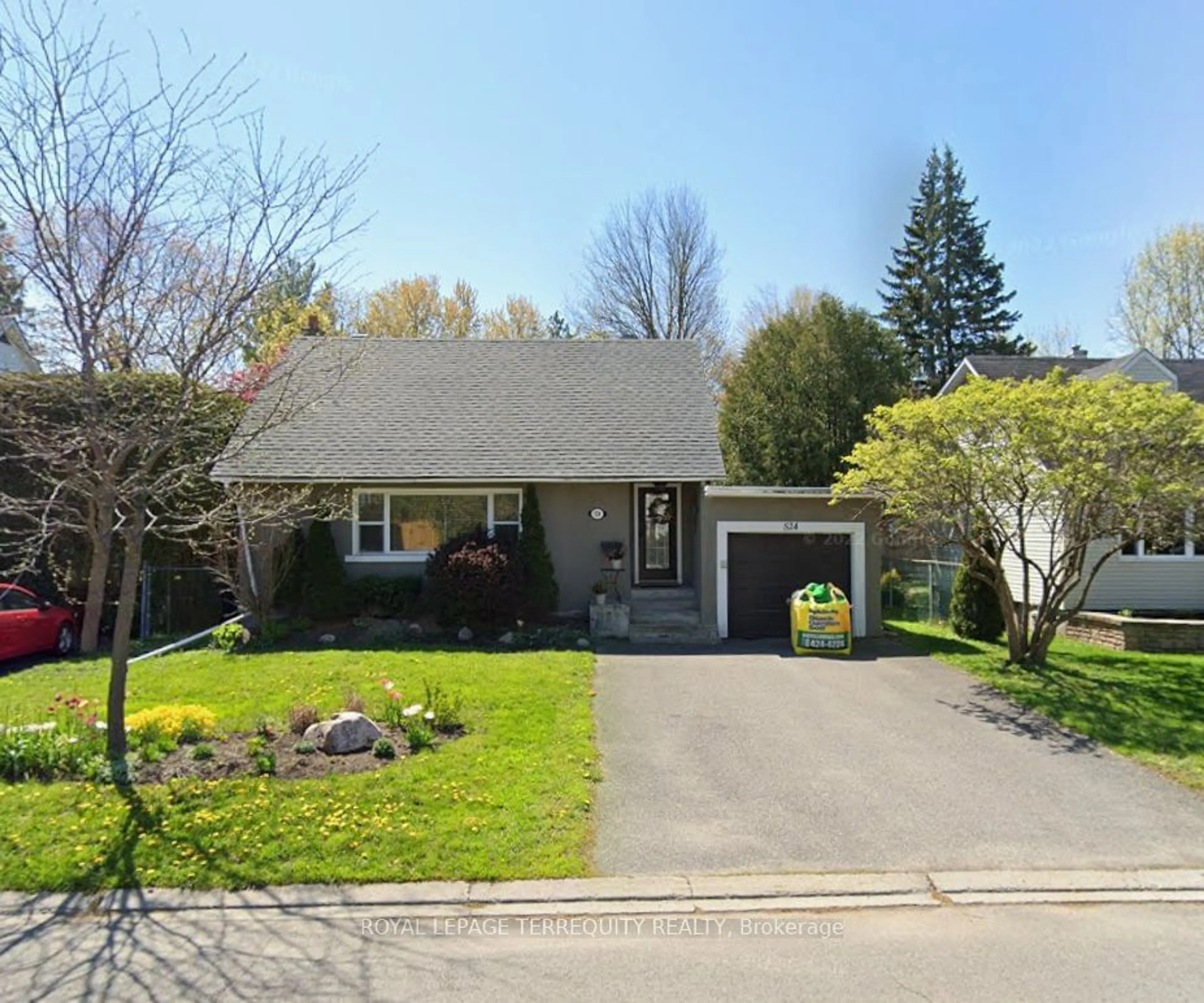 Frontside or backside of a home, cottage for 524 Neighbourhood Way, Ottawa Ontario K1G 0J2