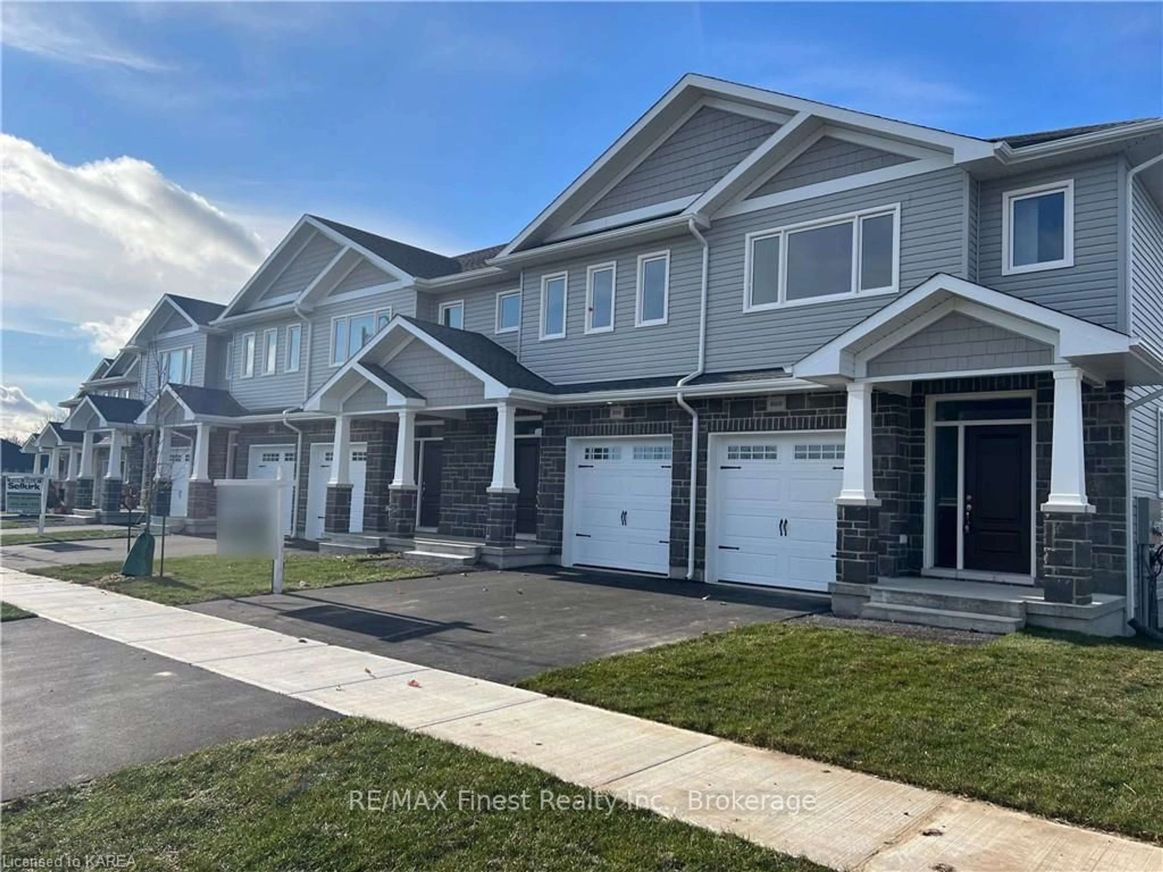 A pic from exterior of the house or condo, the street view for 196 HERITAGE PARK Dr, Greater Napanee Ontario K7R 3X8