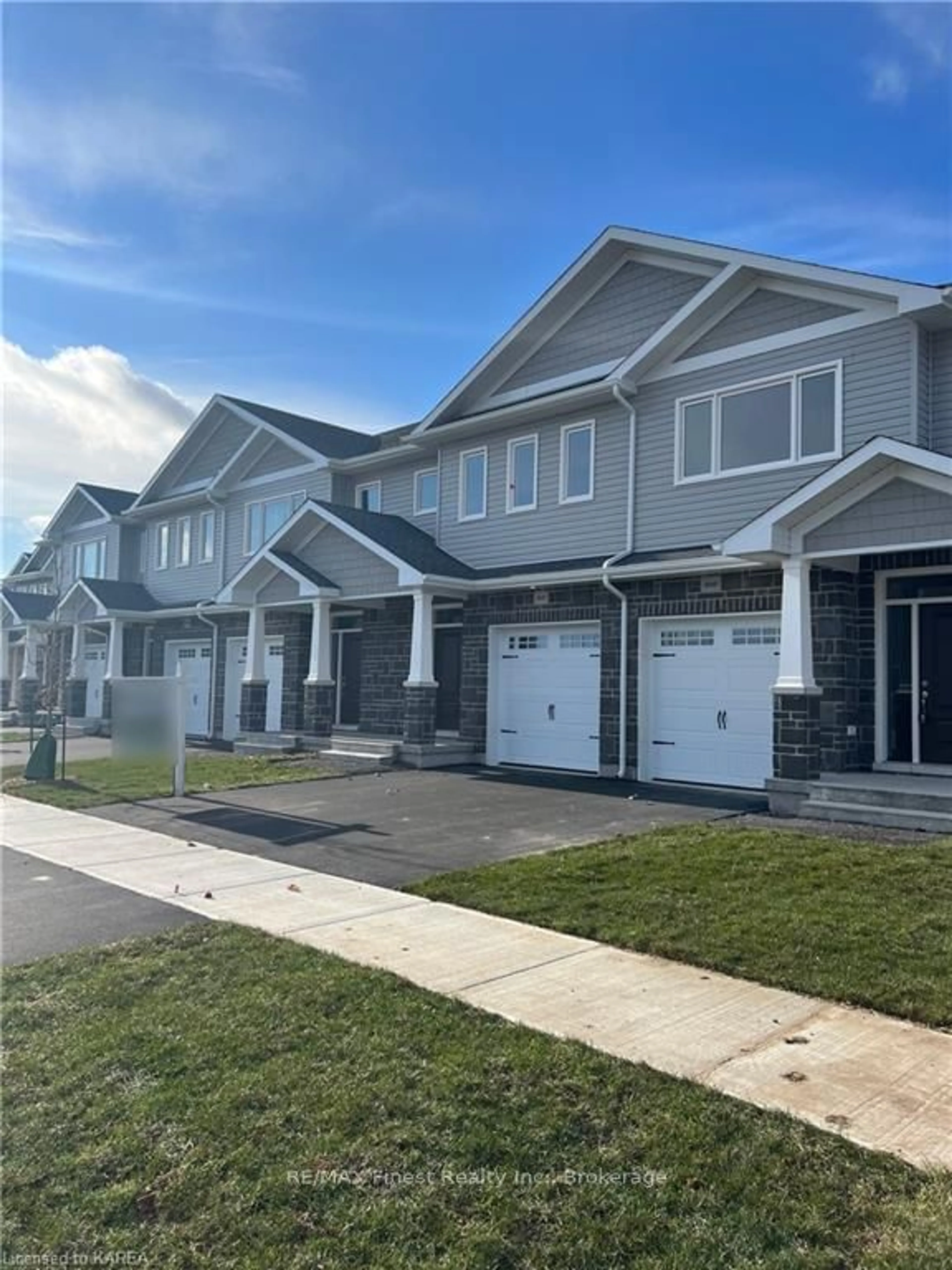 A pic from exterior of the house or condo, the street view for 196 HERITAGE PARK Dr, Greater Napanee Ontario K7R 3X8