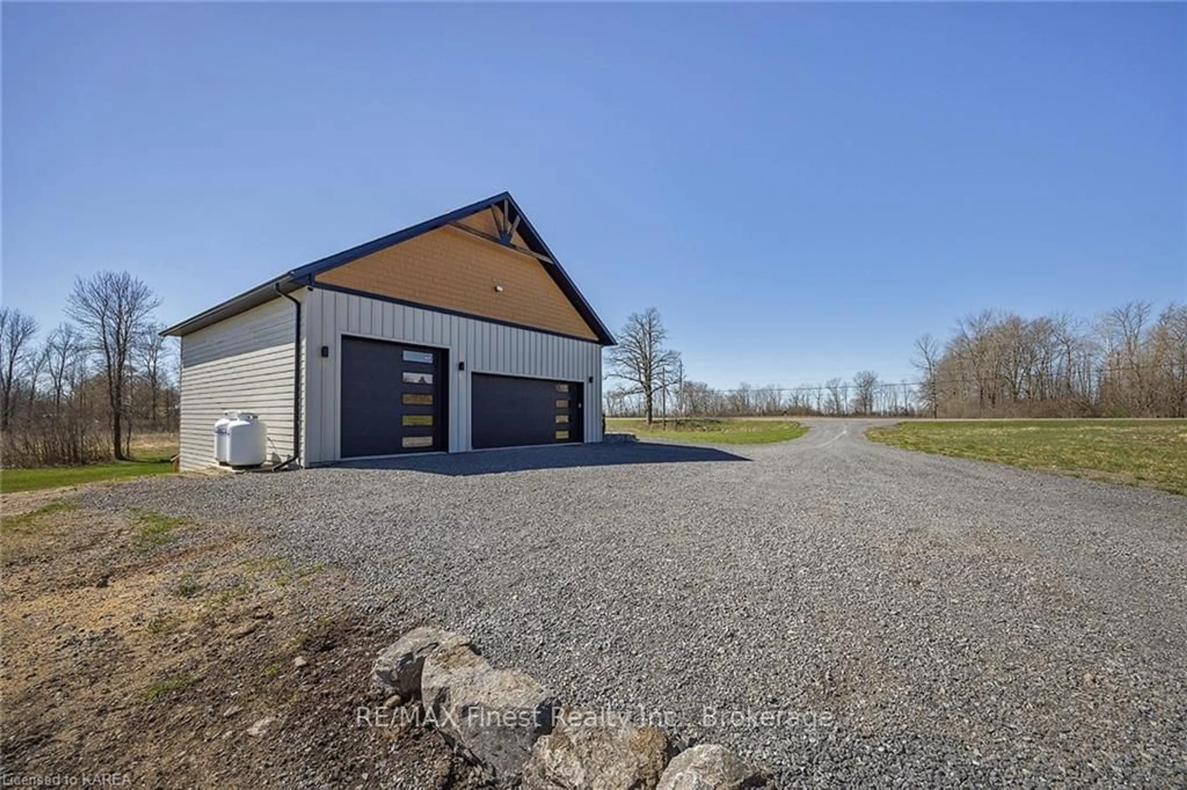 Indoor garage, cement floor for 953 COUNTY ROAD 7, Loyalist Ontario K7R 3K6