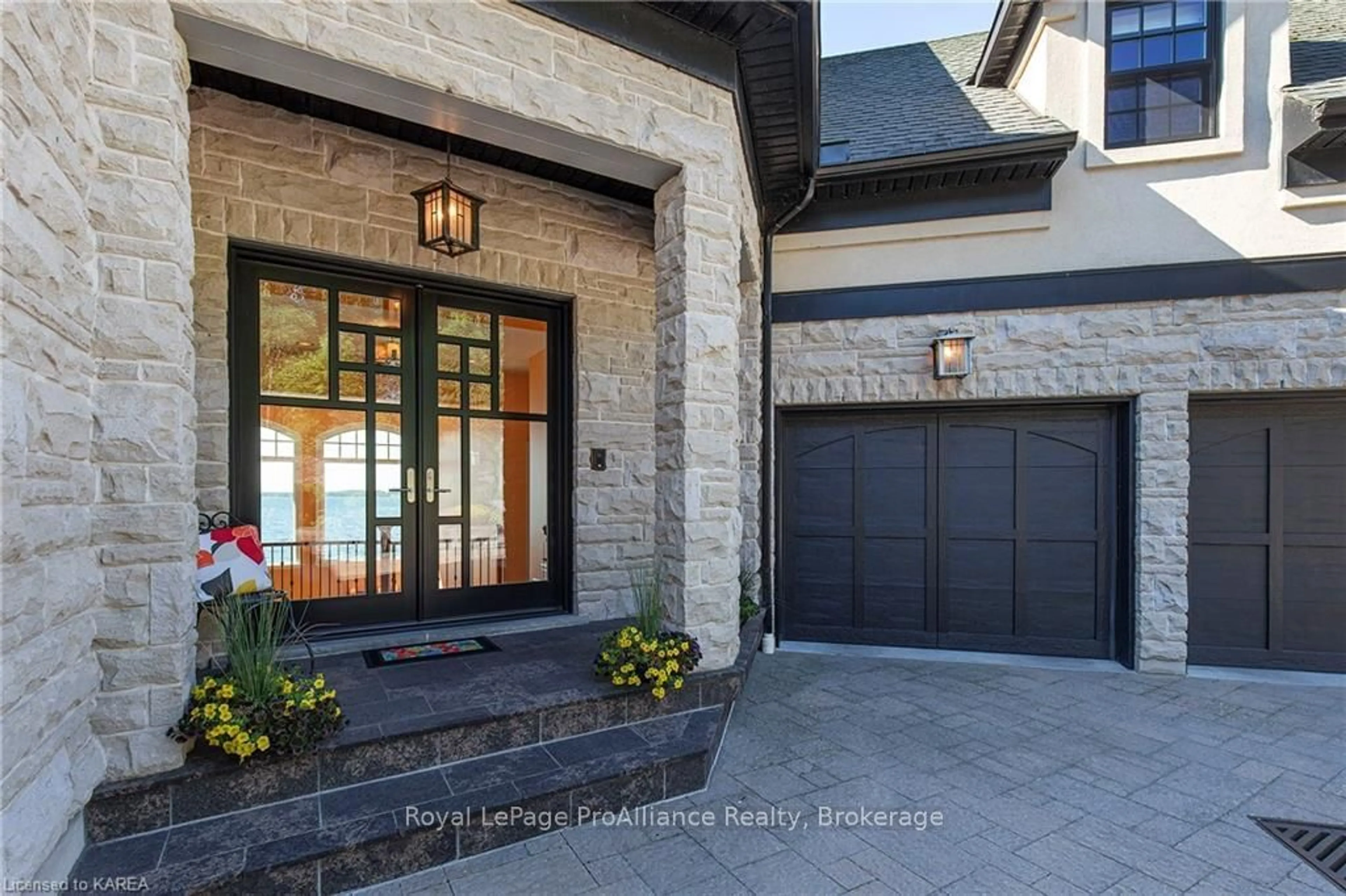 Indoor entryway, ceramic floors for 1618 ST. LAWRENCE Ave, Kingston Ontario K7L 4V1