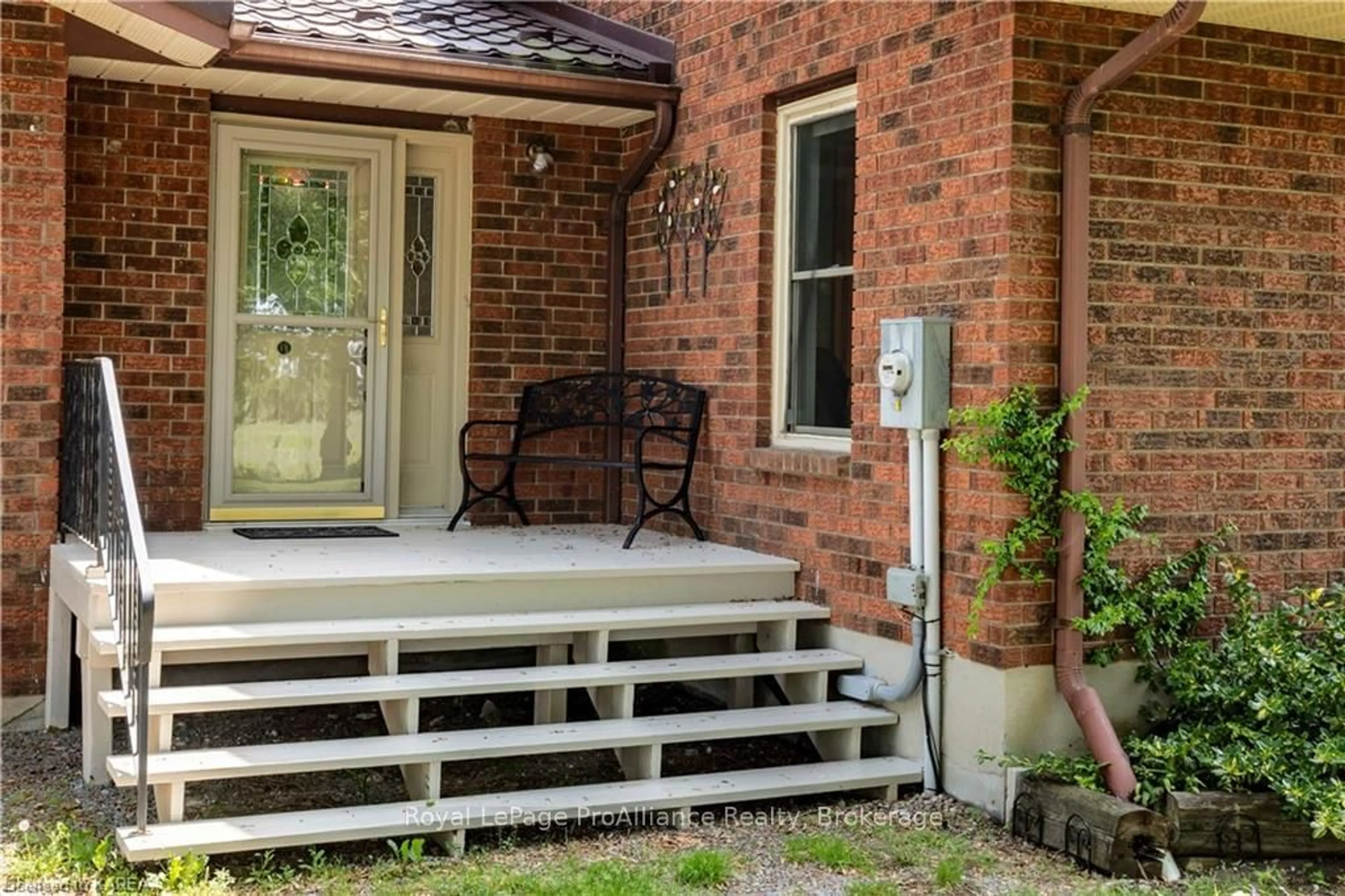 Indoor entryway, wood floors for 1288 5TH LINE Rd, Frontenac Islands Ontario K0H 2Y0