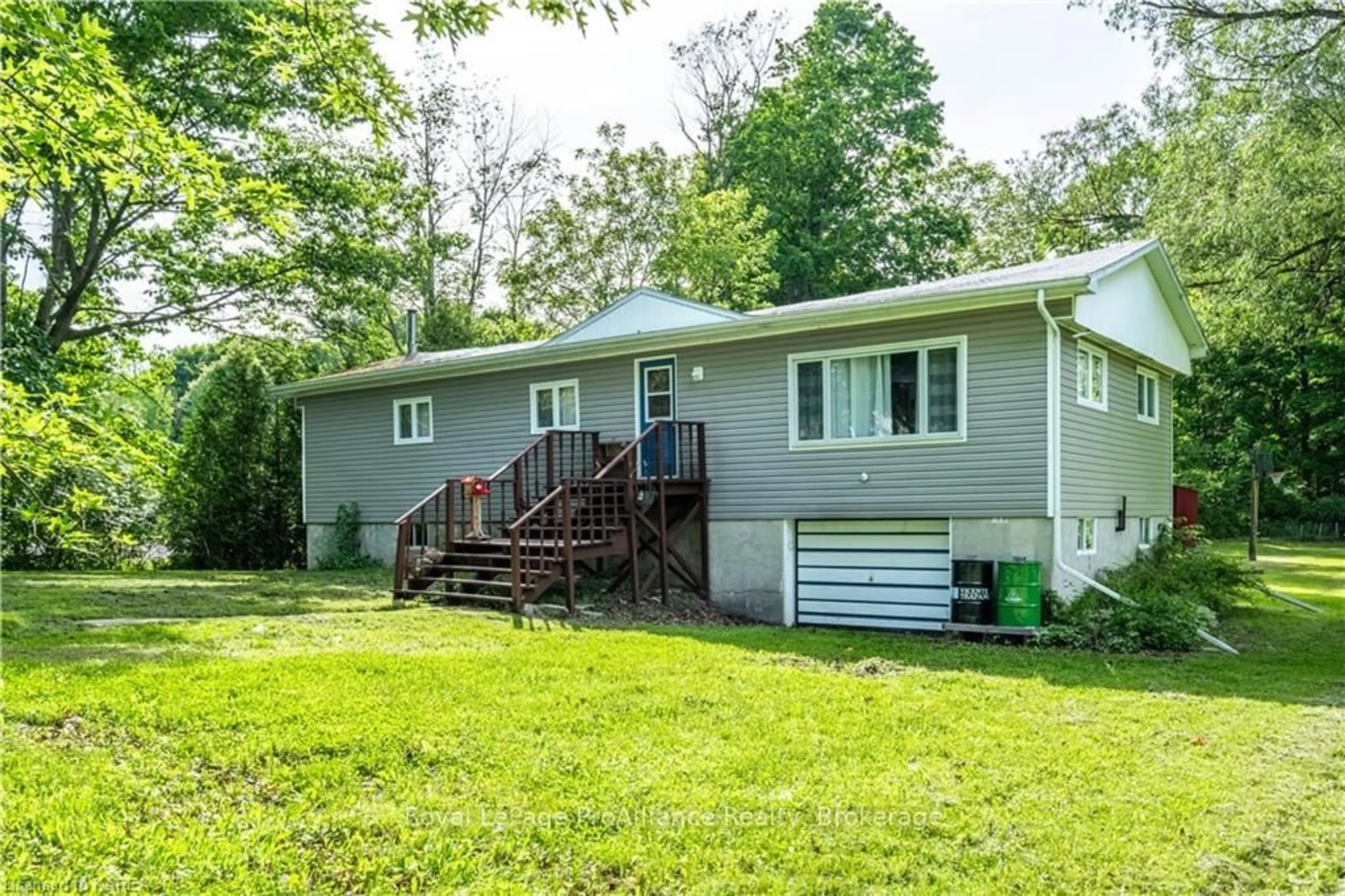 Frontside or backside of a home, cottage for 32 OLD RIVER Rd, Leeds and the Thousand Islands Ontario K0E 1R0