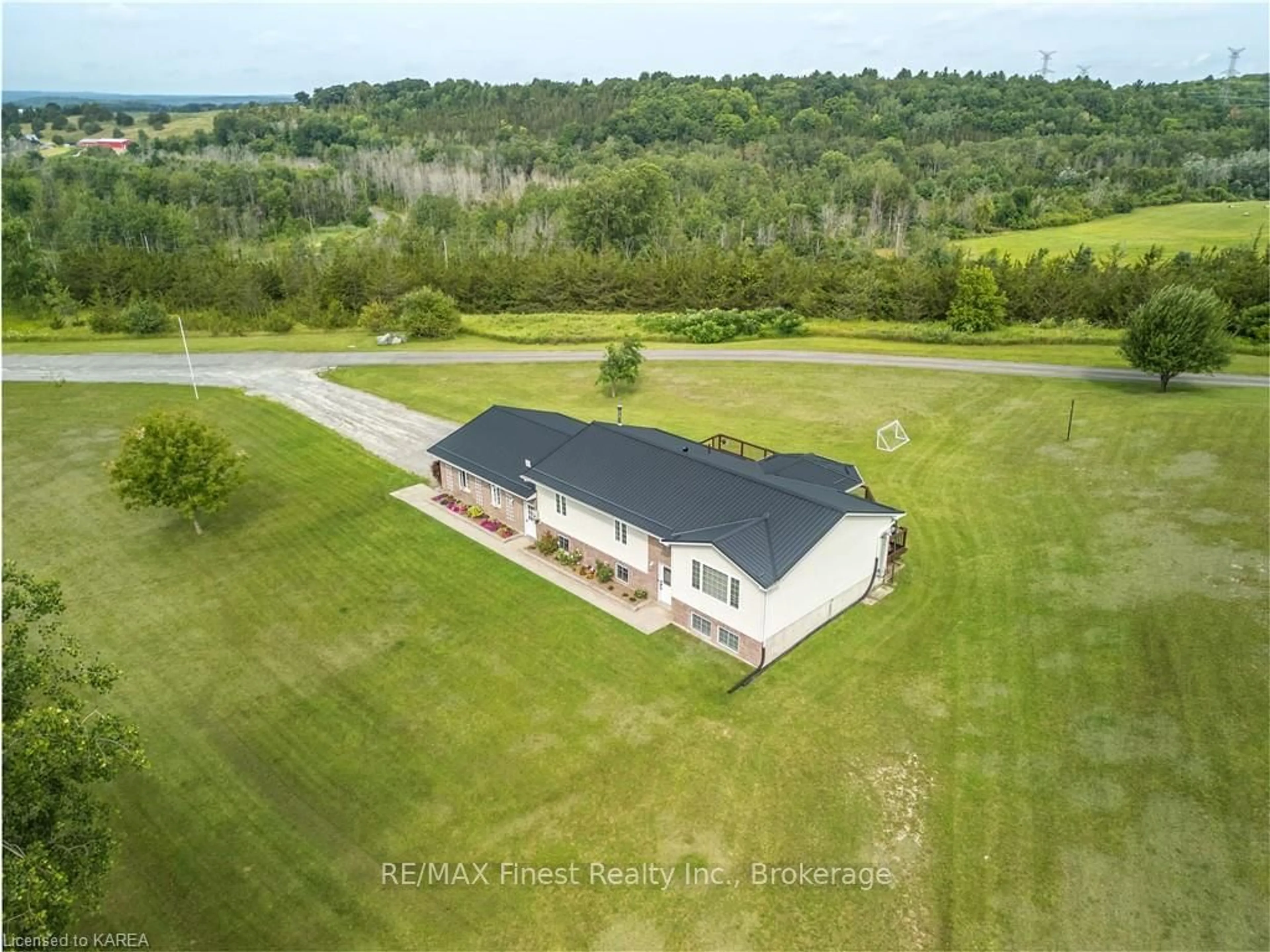 Frontside or backside of a home, cottage for 140 BONISTEEL Rd #B, Quinte West Ontario K8V 5P8