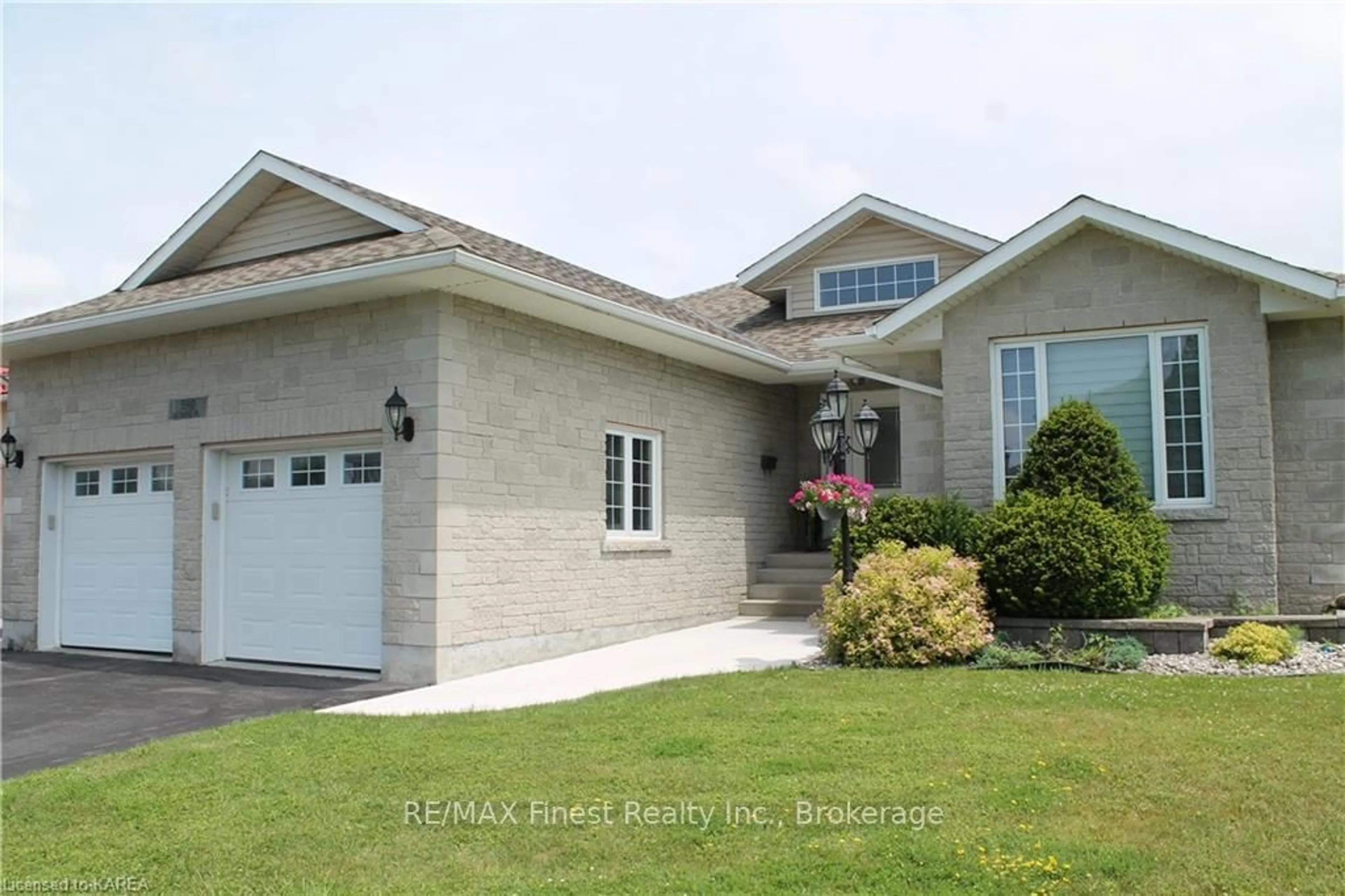 Frontside or backside of a home, cottage for 590 MOHINI Pl, Kingston Ontario K7M 8X1