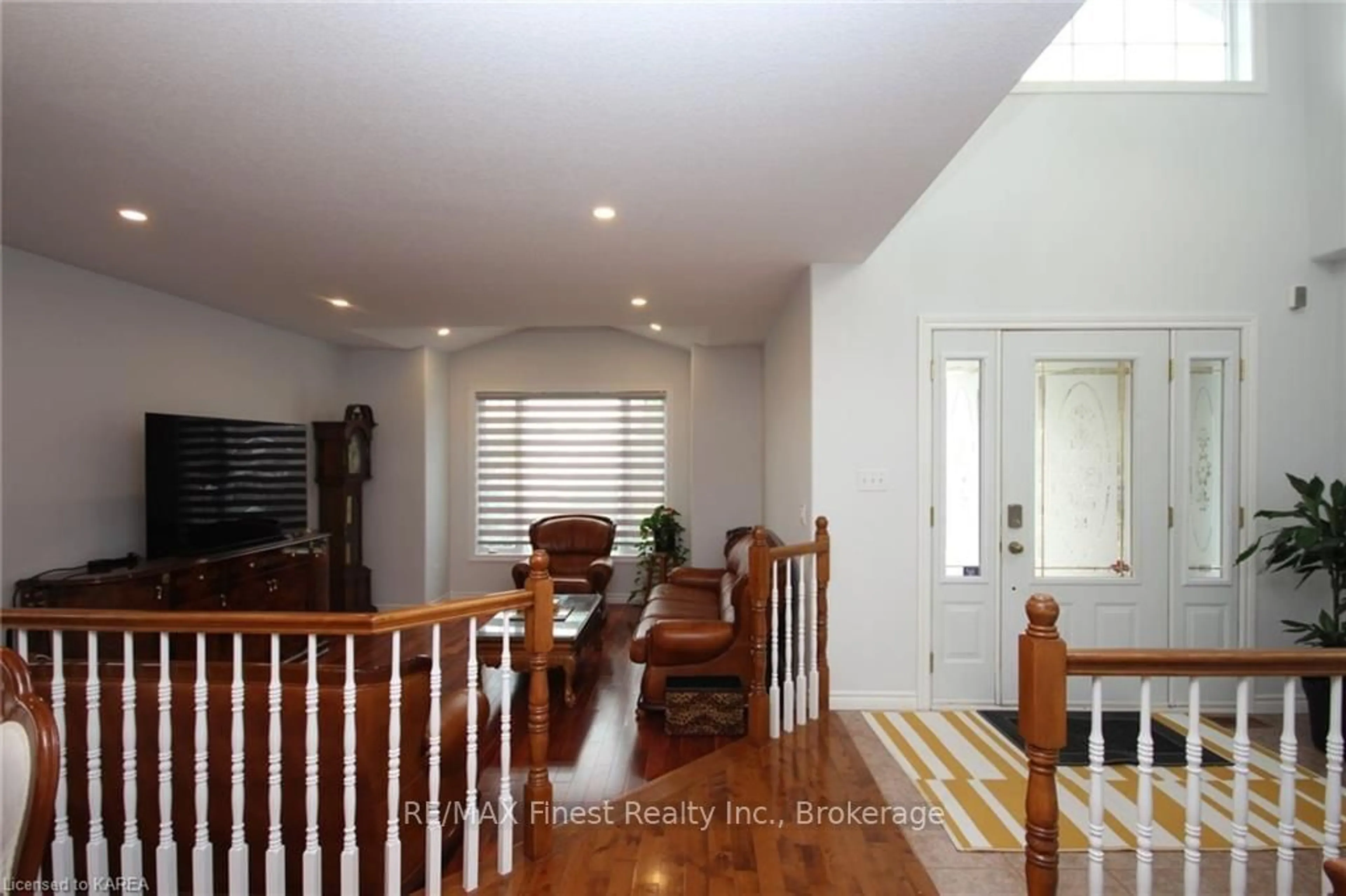 Indoor foyer, wood floors for 590 MOHINI Pl, Kingston Ontario K7M 8X1